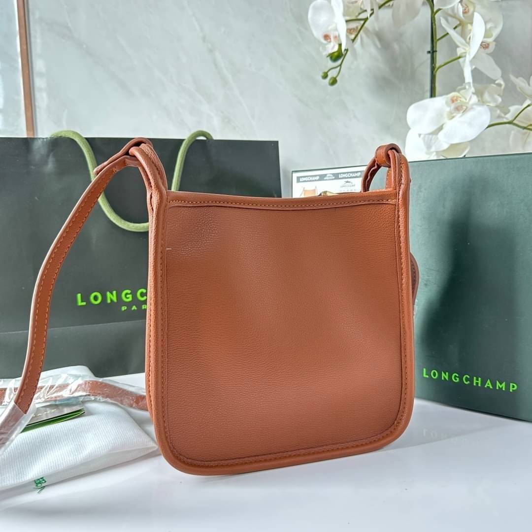 LONGCHAMP LE FOULONNÉ CROSSBODY BAG กระเป๋าสะพายที่เรียบง่ายและดูดี การออกแบบที่คล่องตัวของรุ่นนี้เหมาะอย่างยิ่ง