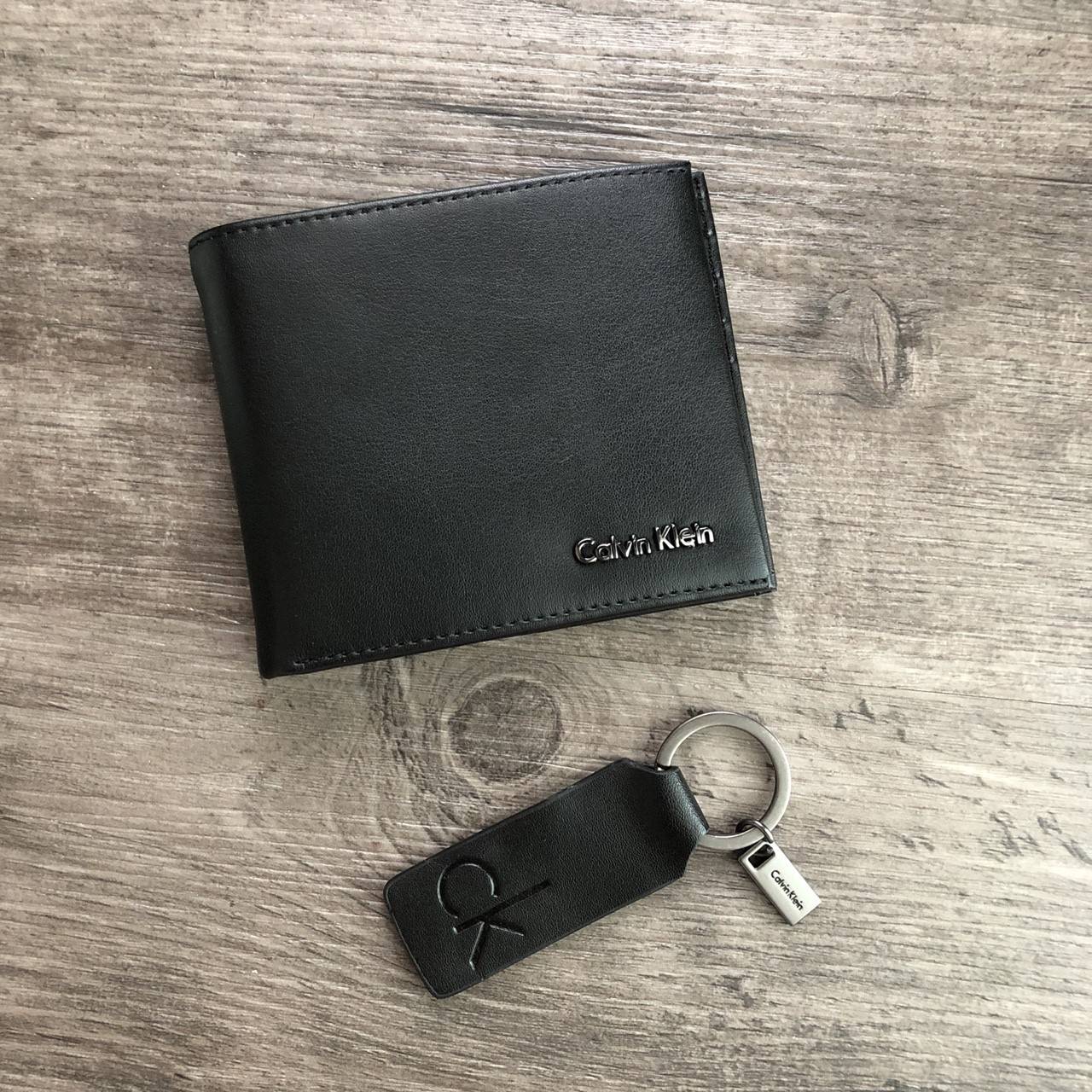 Calvin Klein Short Wallet with Key Set กระเป๋าสตางค์ใบสั้น Set สุดคุ้ม จะมอบให้เป็นของขวัญหรือใช้เองก็แนะนำค่ะ