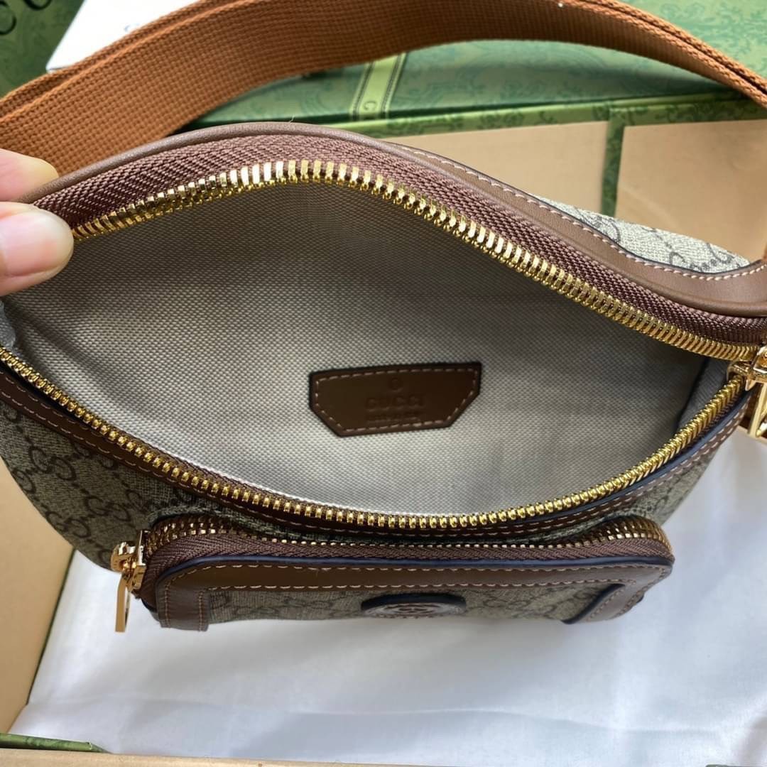 VIP 】หนังแท้ GUCCI Belt bag with Interlocking G 23CM แบบใหม่ล่าสุด ใช้ได้ทั้งหญิงชาย คาดอก คาดเอวได้ คูลๆ เลยค่าา ใบจริงสวย น่าใช้มากๆ สะพายวันไหนๆได้หมด สินค้าพร้อมส่ง มีมาจำนวนจำกัด ห้ามพลาดค่ะ! กระเป๋าคาดอกด้านหน้า//คาดไปทางด้านหลัง//หรือคาดเอวได้ ตามแ