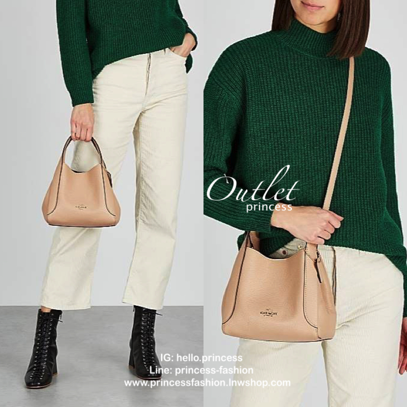 COACH HADLEY HOBO 21 BAG กระเป๋าถือหรือสะพายข้าง เรียบหรู หนังแท้ลายโทโก หนังนิ่ม ปรับเปลี่ยนได้ 2 ทรง ปากกระเป๋ามีกระดุมแม่เหล็ก พร้อมตะขอเกี่ยว ภายในกว้าง ใส่ wallet ยาว mini iPad และของใช้ได้จุ พร้อมสายสะพายยาส ถอด ปรับระดับได้ค่ะ Must have!