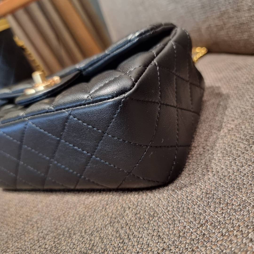 VIP 🥂 เซ็ทคือที่สุดของความคุ้ม CHANEL GIFT BOX SET สุดหรูชวนให้สะสม สุดยอดไอเท็มหายากพร้อมเสิร์ฟครบชุด สุดคุ้ม มาพร้อมกระเป๋าสะพายถึง 2 ใบ สุดหรูลิมิเต็ด หาไม่ได้ง่ายๆ ในคอลเลคชั่นภายในสีทอง และที่พิเศษยังมีน้ำหอมตัวท็อปมาให้อีก chanel no.5 ที่แสน