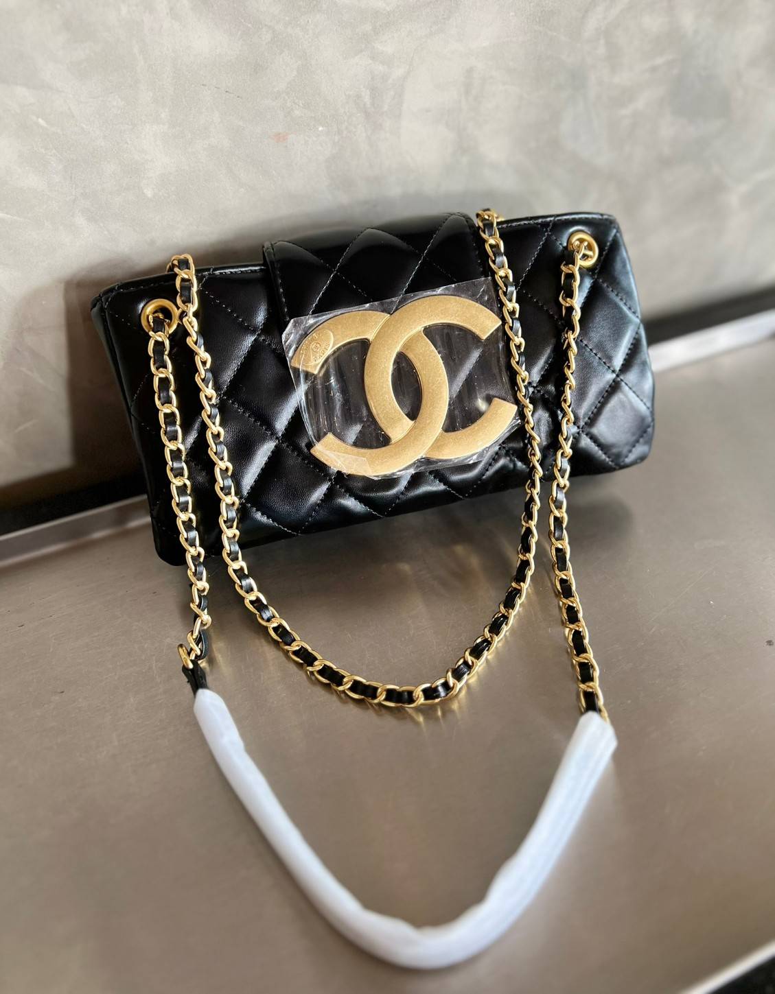 Chanel 24C bag / CHANEL WITH CHAIN / CHANEL Casual Style กระเป๋าสะพายหนังนิ่มลื่นเงาสวย