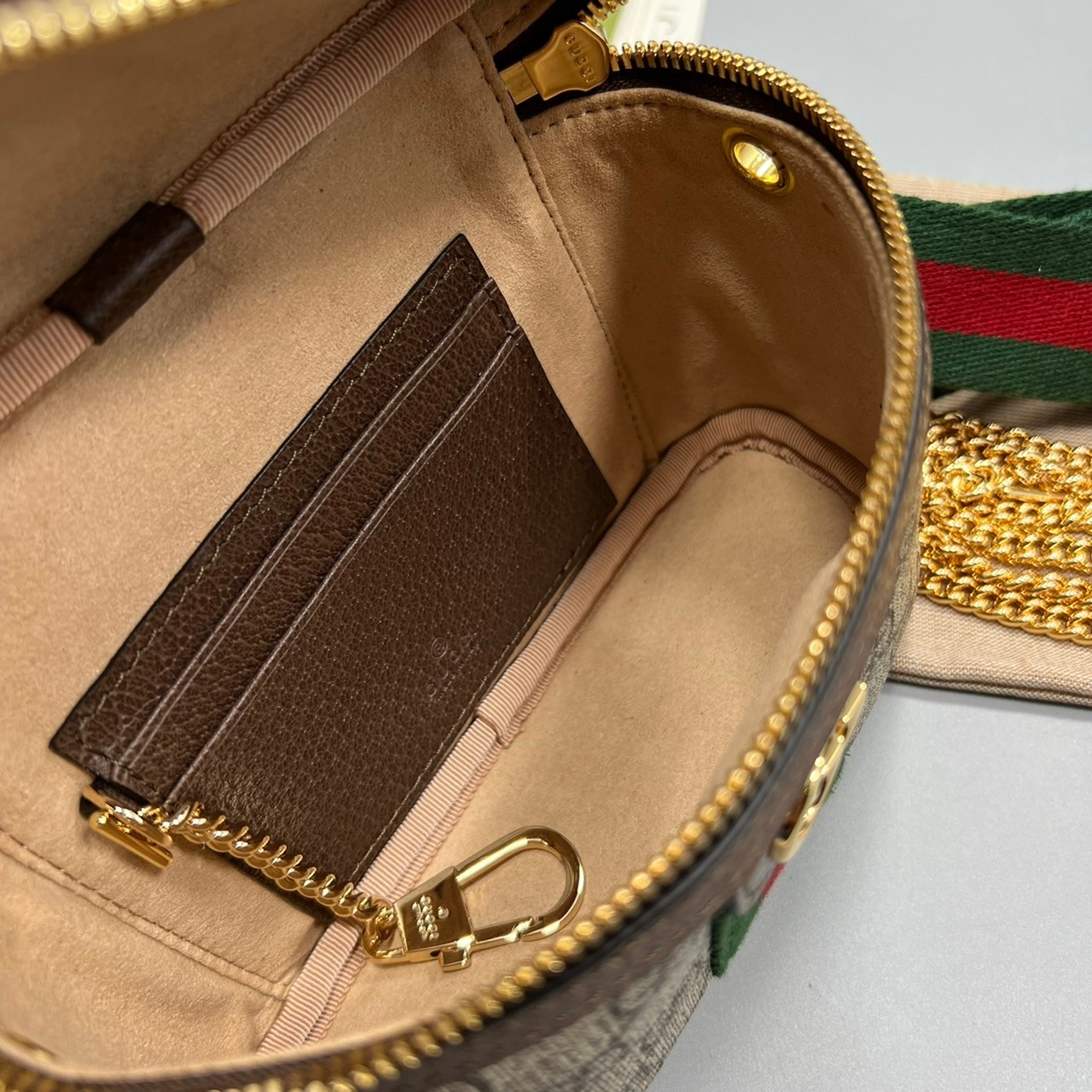 GUCCI Ophidia belt bag with Web เกรดออริจินอล กระเป๋าคาดเอว และสะพายข้างด้วยสายโซ่ได้ งานหนังแท้และแคนวาสอย่างดี รุ่นใหม่ล่าสุด ใช้ได้ทั้งชายหญิง เป็นรุ่นที่มาเท่าไรก็ไม่เคยพอขาย ฮอตมากๆค่ะ ภาพถ่ายจากงานขายจริง ใช้งานต่างประเทศได้