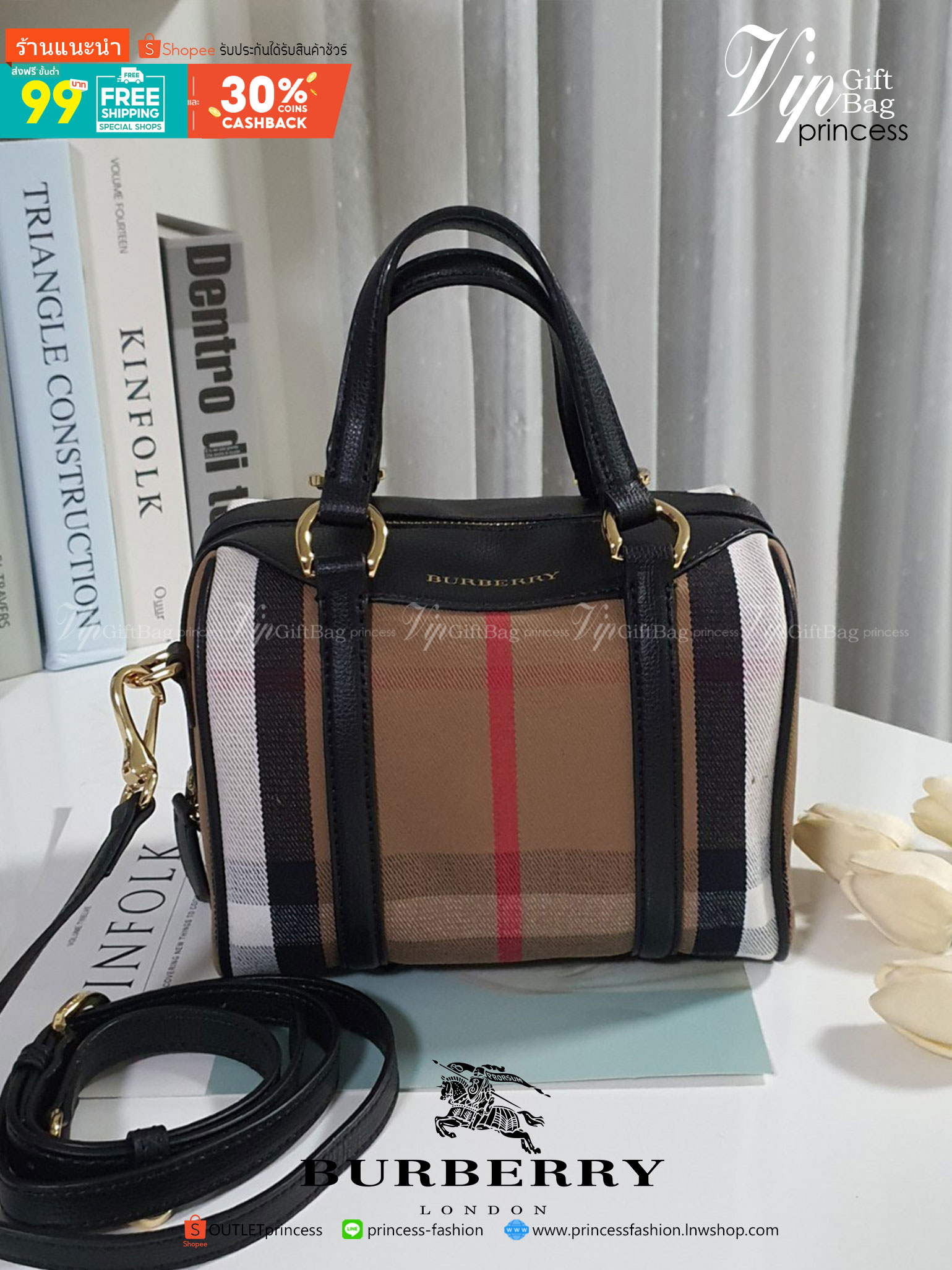 BURBERRY MINI VINTAGE BAG VIP GIFT WITH PURCHASE (GWP) พรีเมี่ยมกิ๊ฟ Limited Edition จากBURBERRY วัสดุผ้า CANVAS ตัดหนัง ทรงสปีดี้ใบเล็กน่ารัก เปิดปิดด้วยซิป ภายในมีช่องแบ่งเป็นสัดส่วน พร้อมช่องซิป สามารถใส่มือถือ iphone เงิน ของจุกจิกได้