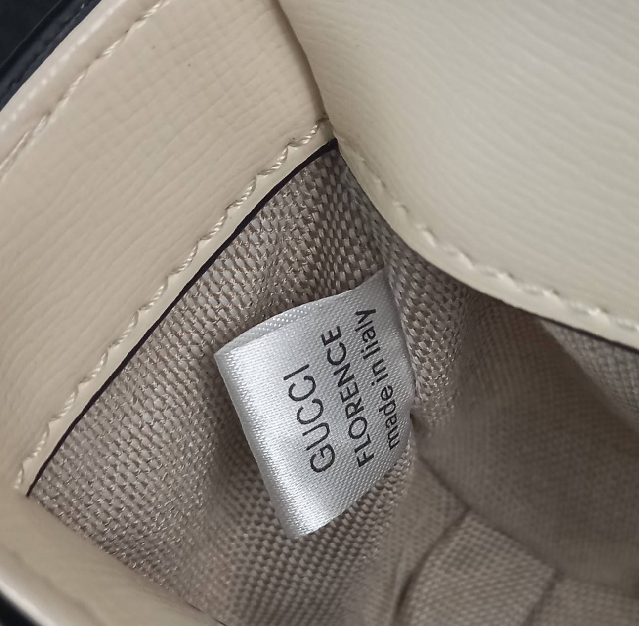 GUCCI HORSEBIT 1955 MINI BAG กระเป๋า crossbody รุ่นฮิต สุดหรูหรา คลาสสิค จุของสำคัญได้เยอะ มาพร้อมสายสะพายยาว 2 เส้น สามารถ ปรับระดับได้ ถอดออกได้ รุ่นนี้ใช้งานดีมาก บอกต่อกันถึงที่สุด ใช้ได้ทุกโอกาส เป็นอีกรุ่นที่โดดเด่นมากๆ