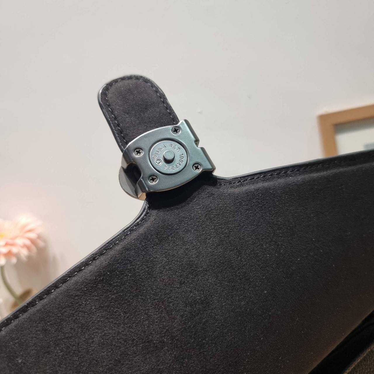 COACH Soft Tabby Messenger In Signature Canvas C8430 CH769 ไอเท็มที่หนุ่มๆต้องไม่พลาด กระเป๋าทรงแมสเซนเจอร์ใบใหญ่กำลังพอดี พร้อมด้วยสายสะพาย 2 เส้น