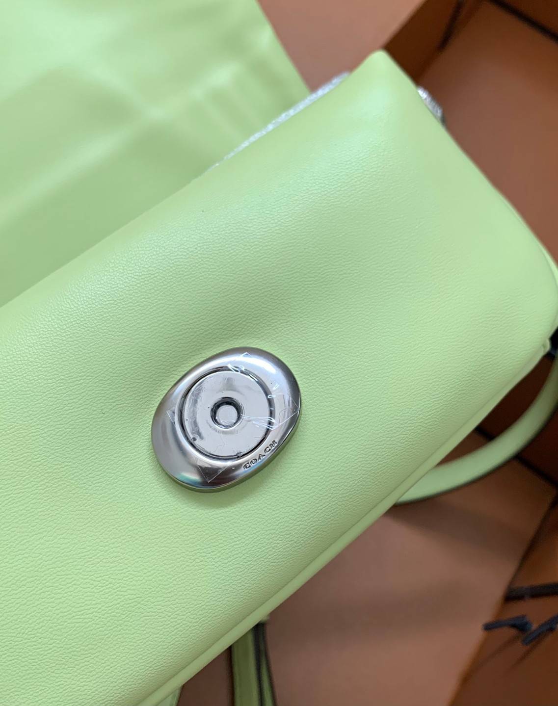 น้องสวยมากก สินค้าจริงสวยกว่าในรูป ไม่จกตาค่ะ! COACH PILLOW TABBY SHOULDER BAG 18 ((C3880)) 📣 พร้อมส่งที่ไทย คุณภาพเกินราคา! กระเป๋าหิ้ว//สะพายแบบครอสบอดี้ร์ 🔺หนัง nappa อย่างดี หนานิ่ม นุ่มมากๆ หลงรักน้องแน่นอน ✔️ใช้โลโก้แบรนด์รุ่น