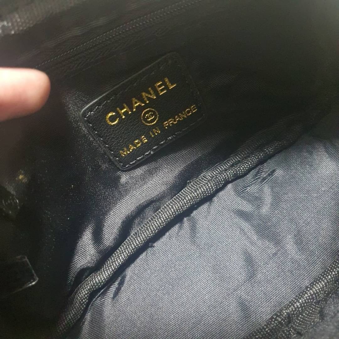 Chanel Camera Bag / CHANEL VIP CROSSBODY CHAIN BAG กระเป๋าทรงสะพายข้าง ที่กำลังมาแรงมาในตอนนี้ ตัวกระเป๋าเป็นกระเป๋าสตางค์หนังพียูพรีเมี่ยมลายคาเวียร์ อะไหล่ทองทั้งใบ