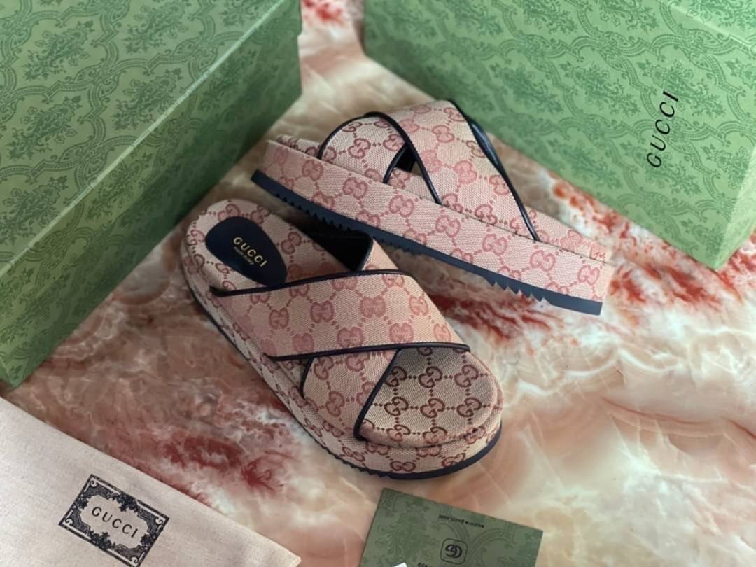 หนังแท้ GUCCI Denim Sandals / GG jacquard organic denim platform sandals / GG Shoes พร้อมส่งที่ไทย รองเท้าผ้าเดนิมเกรดเทพออริจินอล ภาพสินค้าถ่ายจากงานขายจริง ใช้งานต่างประเทศได้ค่ะ