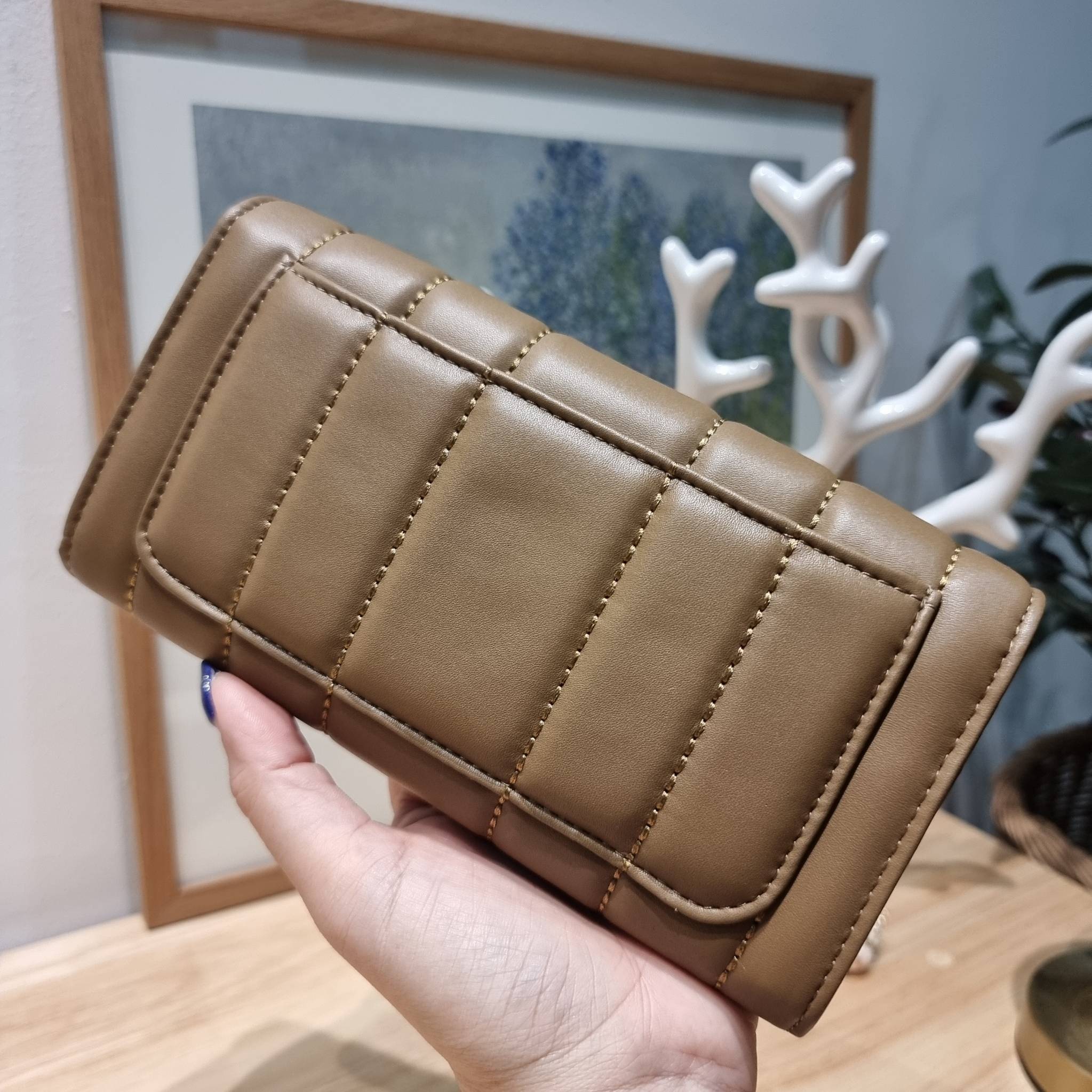 TORY BURCH KIRA CHEVRON POUCH KEY FOB / Tory wallet bag กระเป๋าสตางค์ใบยาวรุ่นใหม่ คอลเลคชั่น 2023 หรูหราทุกสี ดีไซน์คงความคลาสสิค ขนาดกำลังดี สัมผัสดีมาก