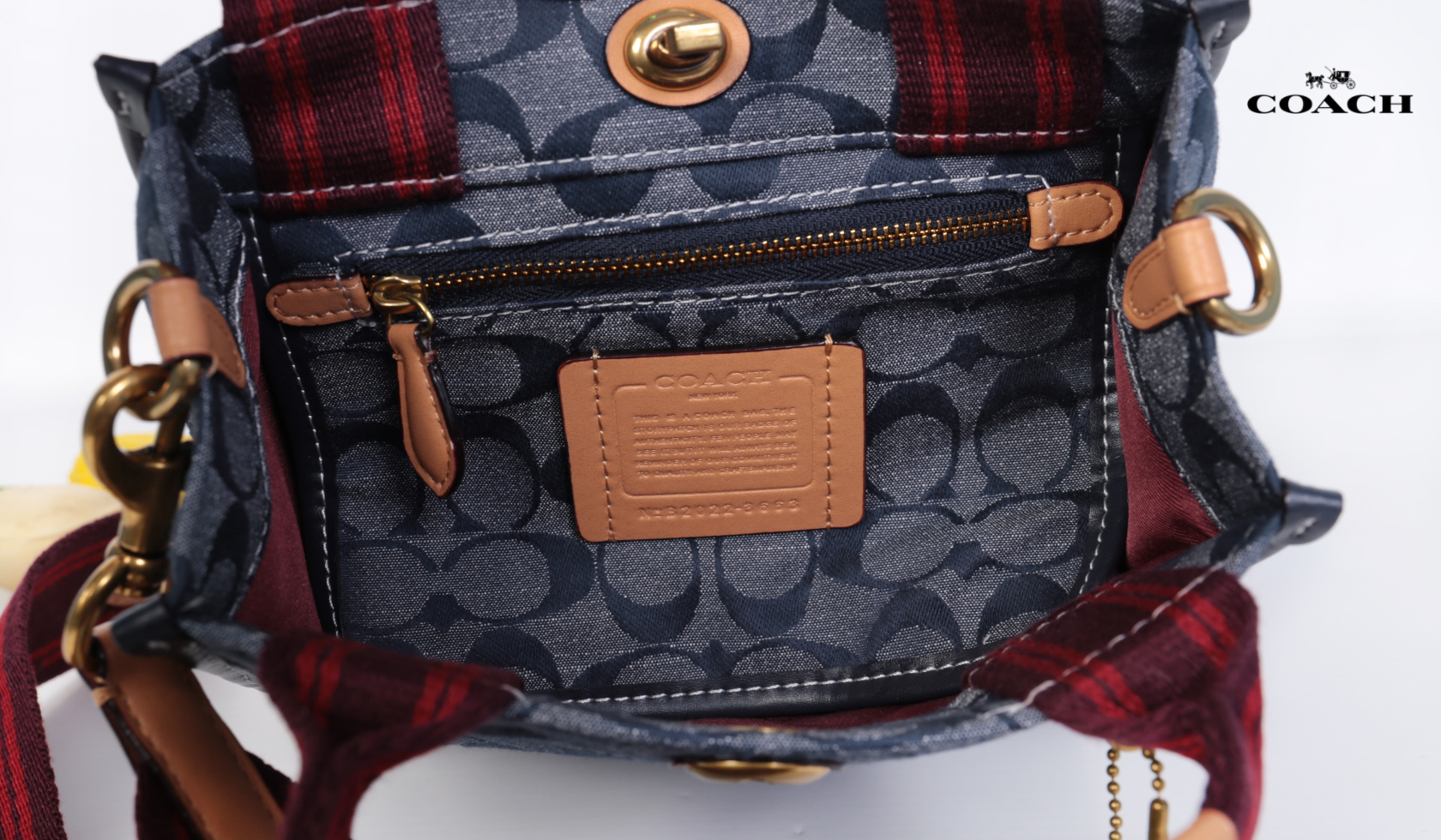 ของแท้ 💯% COACH Tote 22 In Signature Chambray