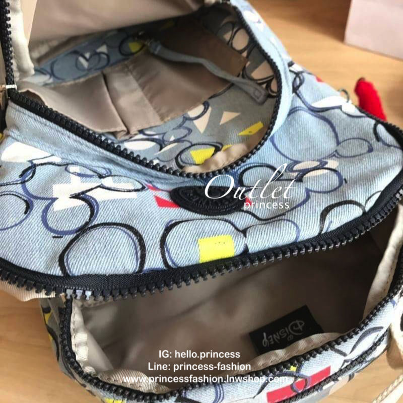 Kipling & Disney's 90 Years of Mickey Mouse Seoul GO Small& Large Laptop Backpack ฉลองครบ90ปีกับดิสนีย์กับรุ่นลิมิเตท เป้สวยๆที่มาวาดลวดลายและสีสันลงบนผ้าเป็นลายการ์ตูนมิคกี้ และไม่ลืมที่จะมีพวงกุญแจลิงเป็นสัญลักษณ์ ขนาดและไซส์ใช้ได้กับทั้งเด็กและผู้