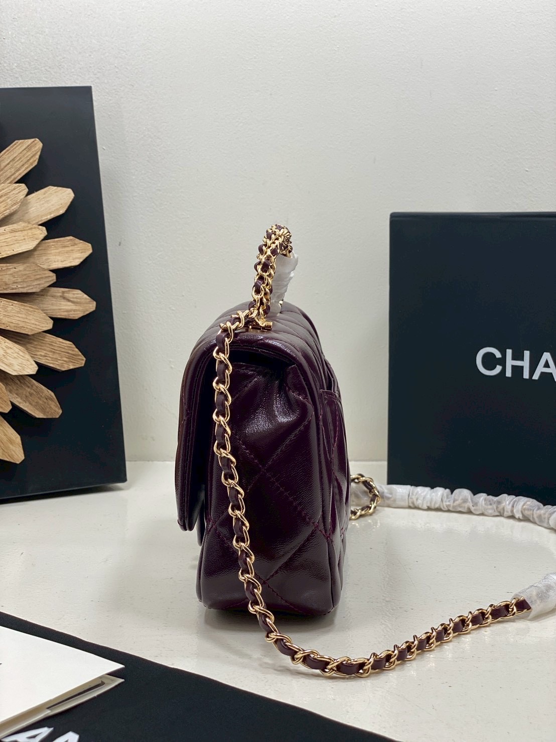 ORI หนังแท้ | Chanel Mini Flap Bag With Top Handle กระเป๋าสะพาย กระเป๋าถือพร้อมหูจับหรูหราร้อยโซ่สีทอง สายสะพายโซ่ ขนาดกะทัดรัดใช้งานง่าย