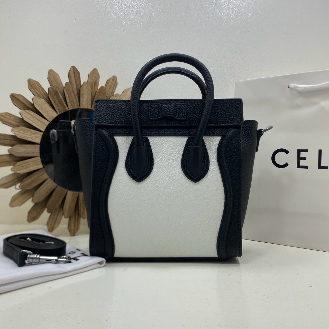 ORI หนังแท้ | Celine Luggage Tote Nano Bag20cm กระเป๋าสะพายทรงโท้ท ดีไซน์เป็นเอกลักษณ์ เรียบหรูดูแพง