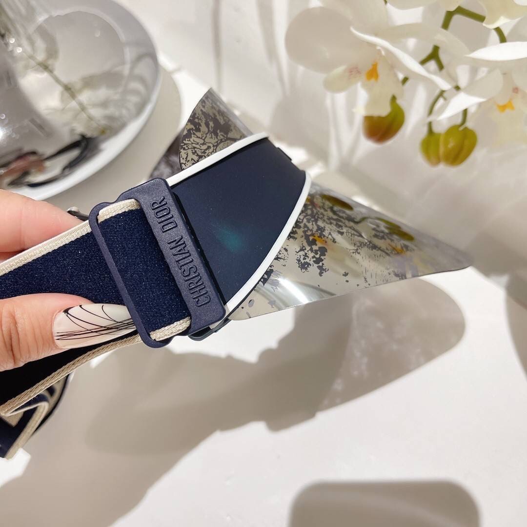 DiorClub V1U Blue Toile de Jouy Visor / Dior Sun Visor Cap ภาพสินค้าถ่ายจากงานขายจริงใช้งานต่างประเทศได้