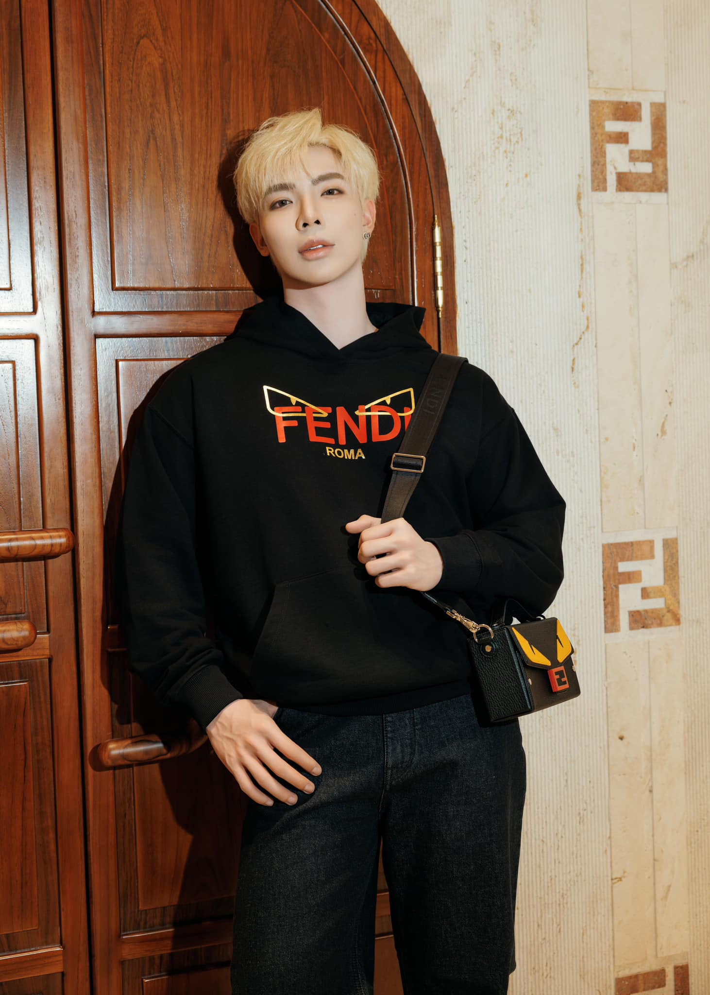 FENDI Baguette Soft Trunk Bag กระเป๋าสะพายทรงกล่อง ไอเท็มสุดเท่ ผสมผสานความทันสมัย รูปทรงกล่องสัดส่วนสวยลงตัว โดดเด่นชวนมอง