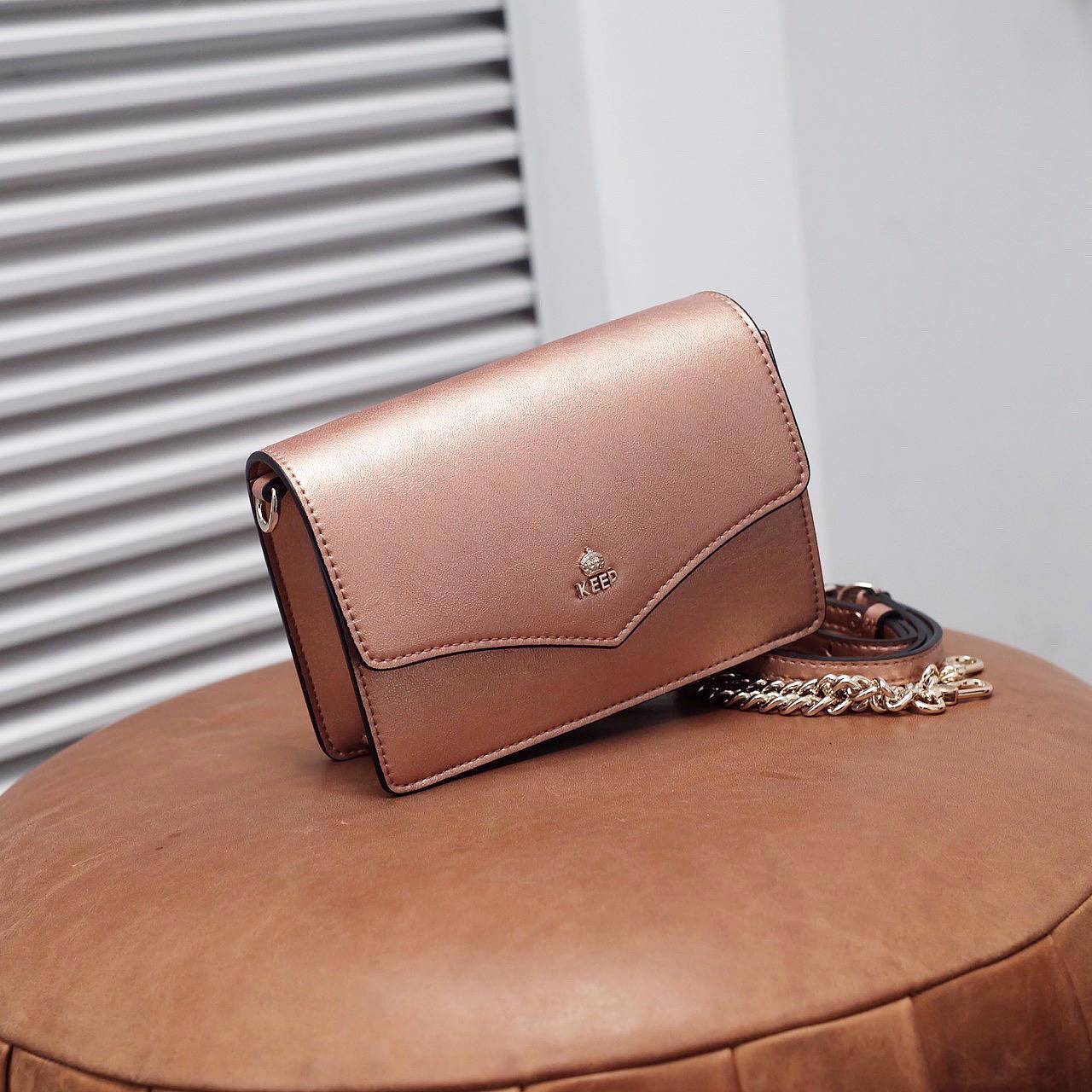 ทรงน่ารักมาก ใบเล็ก สี Glitter ✨ Limited รับ (summer) **KEEPBAG_Aris กระเป๋าใบใหม่เอาใจสาวทุกสไตล์เลยค่ะ 🌈🌈Summer นี้ ใครกำลังมองหากระเป๋าใบเล็กกะทัดรัด เหมาะกับทุกๆวัน ใช้งานง่าย ใส่ของครบใบนี้แนะนำเลยค่า น้ำหนักเบา สะพายไม่เจ็บไหล