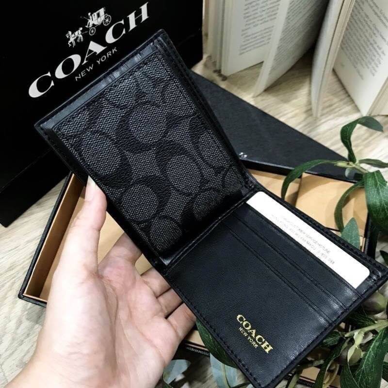 COACH FACTORY SHORT WALLET WITH CARD POCKET & KEY CHAIN Value set & 3 in 1! กระเป๋าสตางค์ใบสั้น + กระเป๋าใส่บัตร และพวงกุญแจ วัสดุหนังแท้ลายแบรนด์รอบใบ ภายใน มีช่องใส่ธนบัตร,บัตร บุผ้าลายแบรนด์ มาาพร้อมอุปกรณ์ ครบ set จะมอบเป็นของขวัญหรือใช้เองก็แนะนำค่ะ