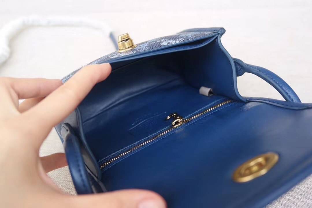 COACH Turnlock Top Handle With Horse And Carriage Print COACH Lady กระเป๋าสะพาย FM1981-144