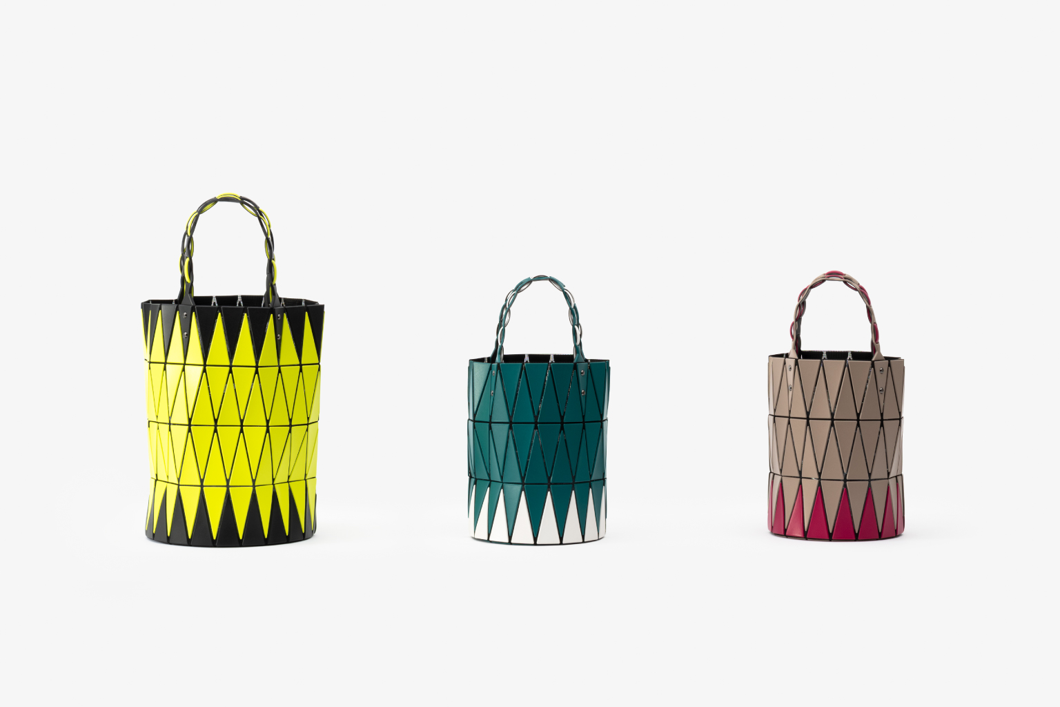 BAOBAO ISSEY MIYAKE BUCKET BAG / BAOBAO BASKET / ZIG-ZAG PATTERN TRIANGLE BASKET HANDBAG ภาพสินค้าถ่ายจากงานขายจริง ใช้งานต่างประเทศได้ค่ะ