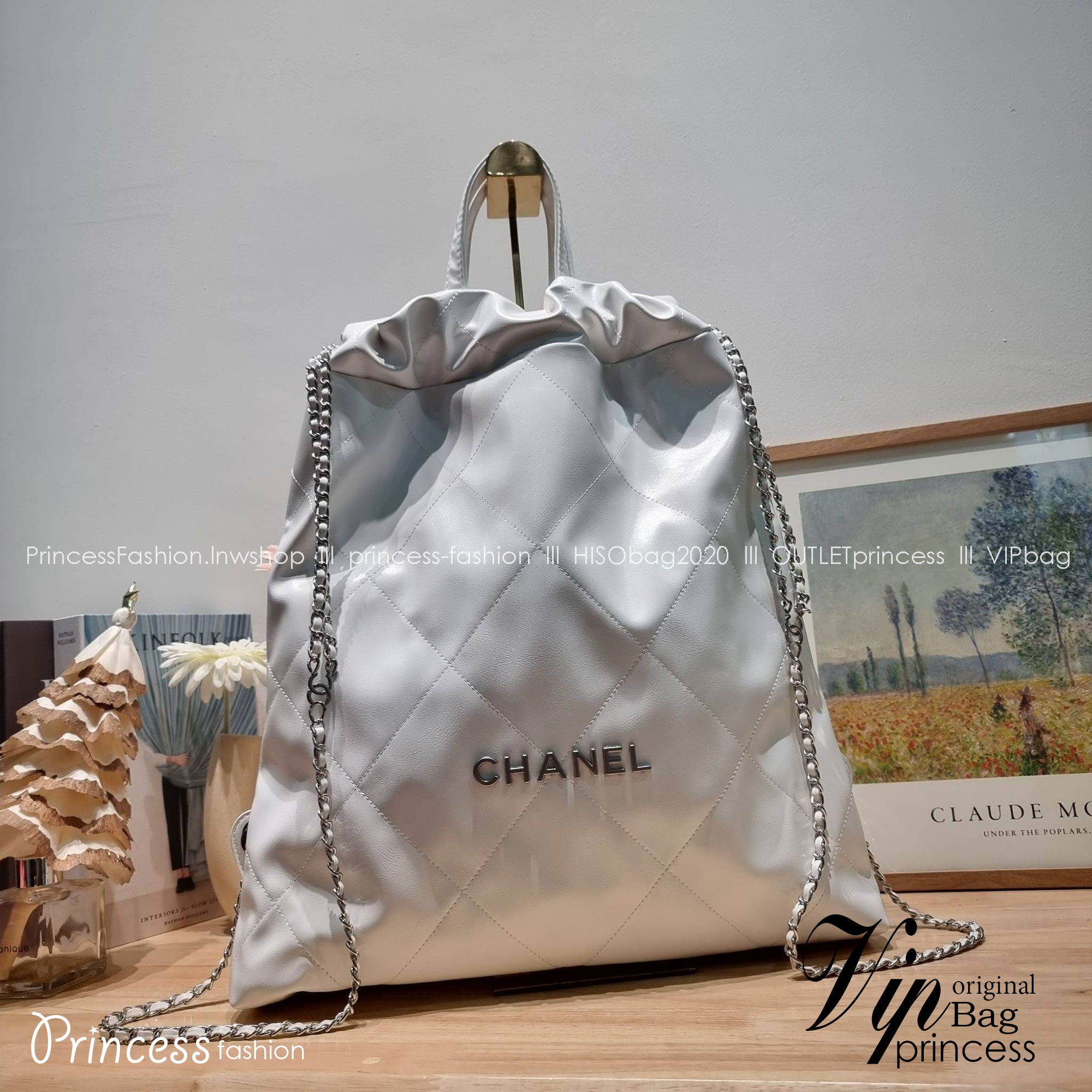 Chanel 22 large backpack เกินต้านที่สุดกับไอเท็มนี้ ที่รอบนี้จัดหนักให้ไปเลยกับไซส์ใหญ่สุด กระเป๋าทรงแบคแพค สะดวกใช้งานมากๆ