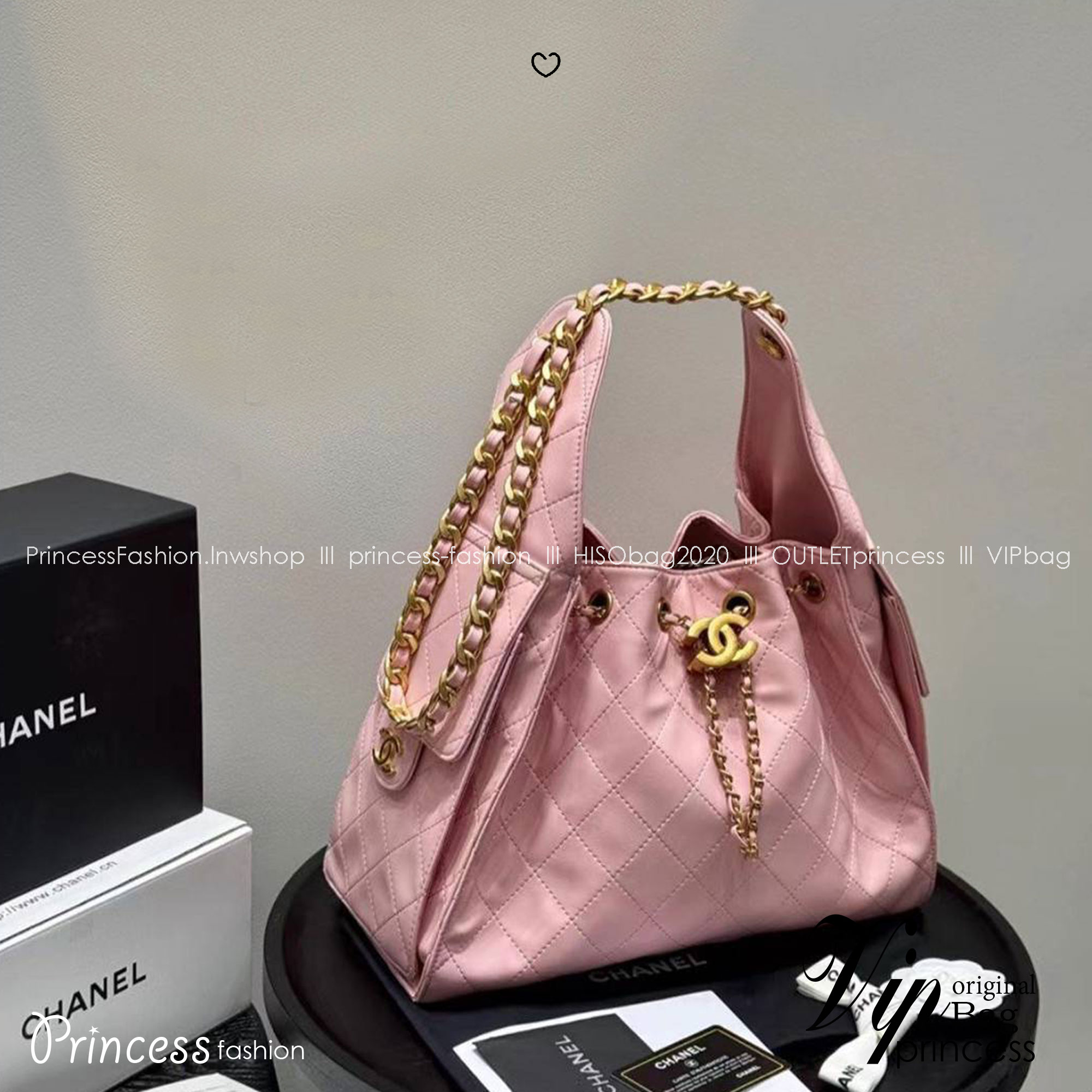 CHANEL 25 Medium Handbag กระเป๋าสะพายทรงโฮโบใบใหญ่ คอลใหม่ล่าสุด ต้อนรับฤดูกาล SPRING-SUMMER 2025 รูปทรงใช้งานได้จริง จุของได้ ถือเก๋ๆ เอวี่เดย์ลุค บอกเลยว่าดีไซน์เก๋มาก