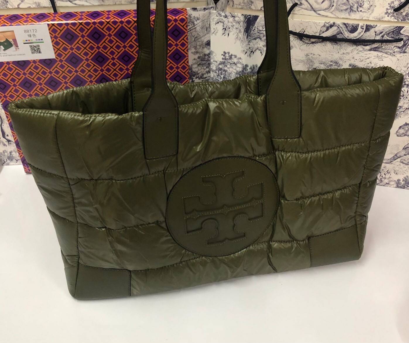 พร้อมส่งที่ไทย TORY BURCH Ella Puffer Tote Bag 40cm กระเป๋าโท้ทใบใหญ่ ภายในโล่งกว้าง จุของได้เยอะ ภาพสินค้าถ่ายจากงานขายจริง ใช้งานต่างประเทศได้