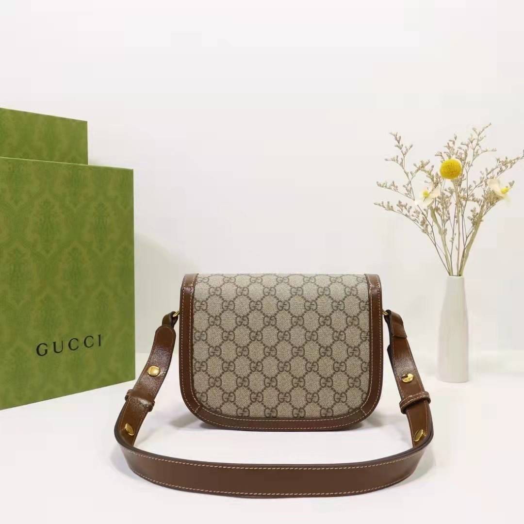 Gucci Horsebit Shoulder Bag กระเป๋าสะพายไหล่ วัสดุผ้าใบ GG Superme ตัดแต่งหนังแท้ สายสะพายไหล่ปรับระดับได้ ด้านในมี 1 ช่องซิป อะไหล่ทองหรูหรา ดาราเซเลปใช้เพียบ ไม่มีเอ๊า เรียบหรูดูแพงสุดๆค่า