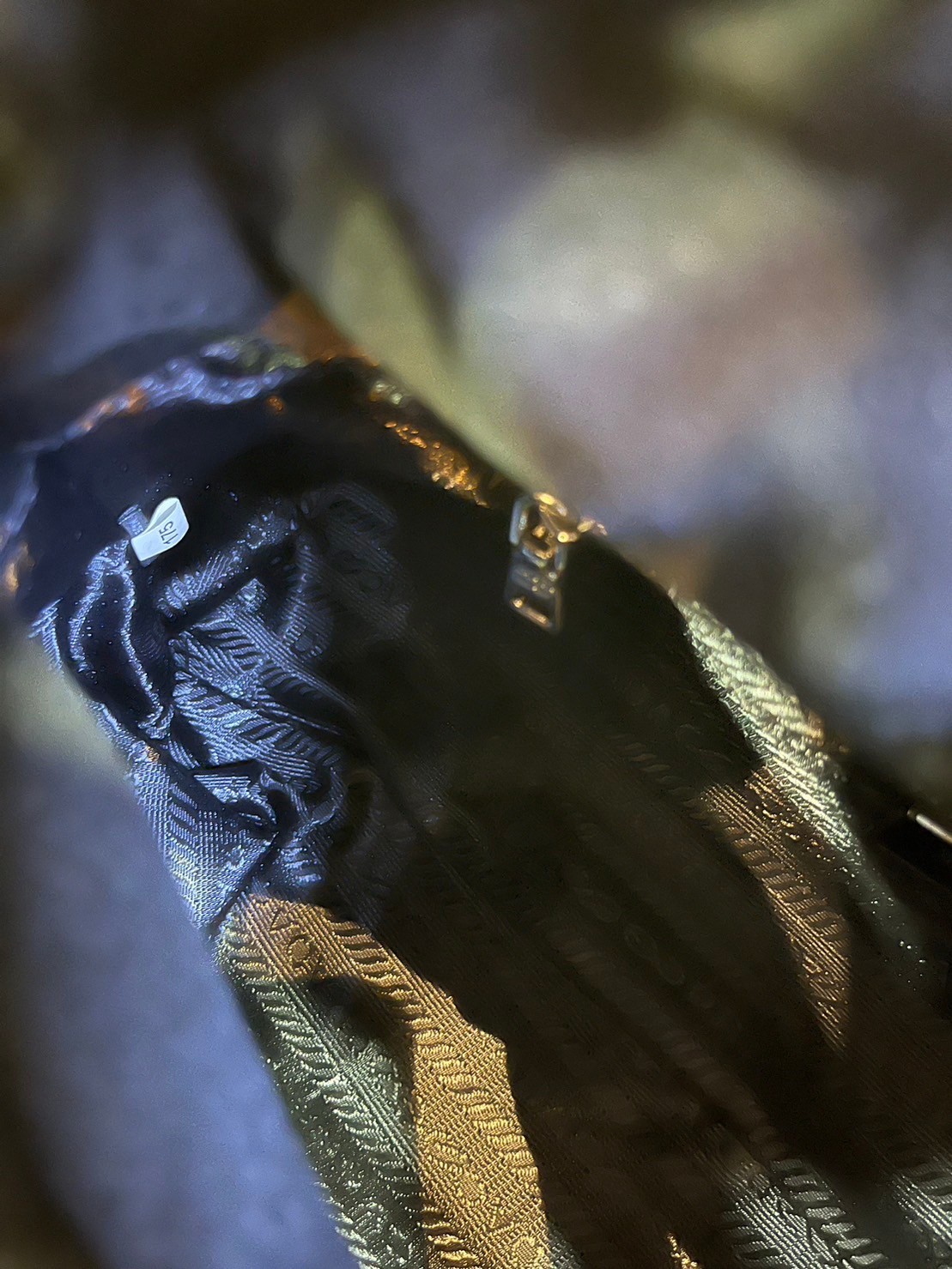 Double 2 way leather handbag / PRADA LEATHER HANDBAG พร้อมส่งที่ไทย กระเป๋าถือหูจับในตัว 2 เส้น พร้อมสายสะพายยาว รูปทรงคลาสสิคใช้งานง่าย มีกิมมิกที่ภายในมีหูรูดน่ารักสุดๆ