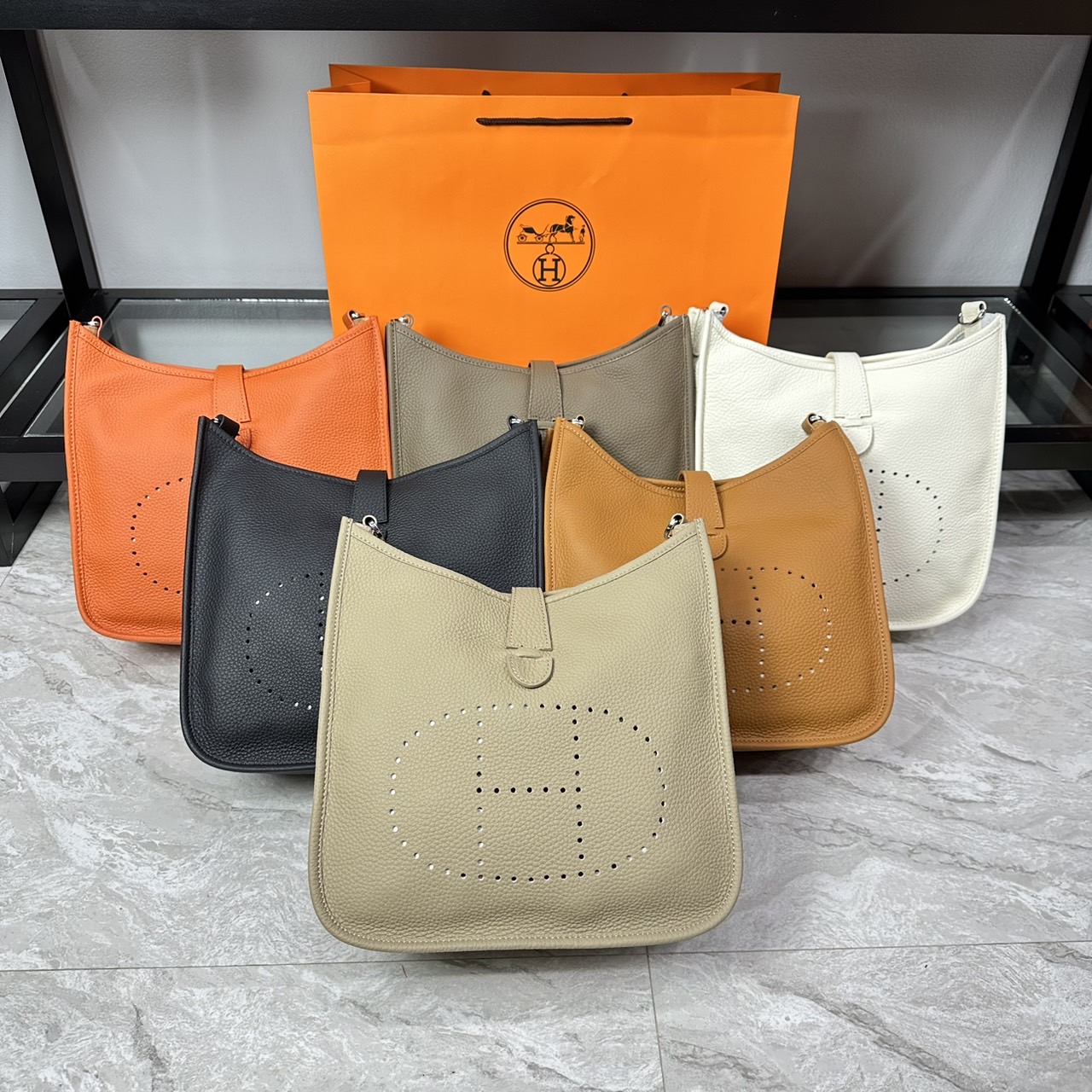 HERMES Evelyne PM Bag The Perfect Crossbody Bag 29cm กระเป๋าทรงโท้ทแบรนด์หรู เอกลักษณ์ของความสง่างาม เกรดออริ สลับแท้ 1:1 ใช้งานต่างประเทศได้