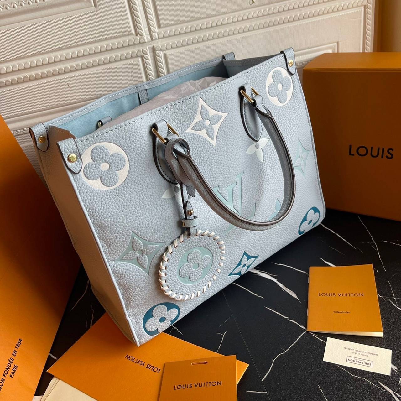 หนังแท้ LOUIS VUITTON Empreinte Monogram Giant By The Pool Onthego พร้อมส่งที่ไทย เกรดใช้งานต่างประเทศได้