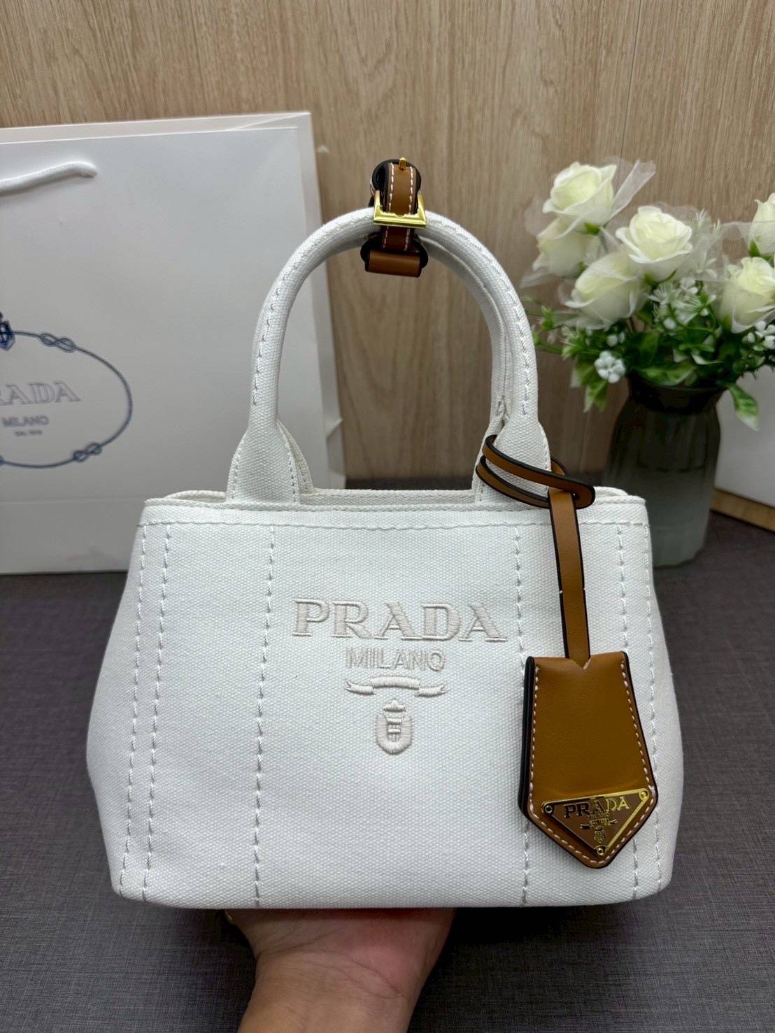 ORI หนังแท้ | Prada Jardinière linen blend mini-bag / Prada Tote Bag กระเป๋าทรงโท้ทใบเล็กน่ารัก ผ้าลินินผสม มาพร้อมดีไซน์ทันสมัย