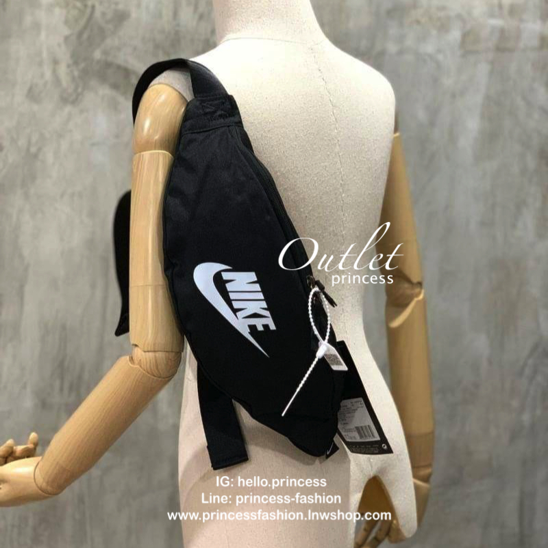 NIKE HERITAGE WAIST BAG กระเป๋าทรงคาดเอวและคาดหน้าอกสไตล์สปอร์ต เปิดปิดด้วยซิปคู่ ภายในใส่กระเป๋าสตางค์ยาวได้ ด้านหน้าสกรีนโลโก้แบรนด์ สายคาดปรับความยาวได้ฟรีไซส์ น้ำหนักเบา จะสะพายคาดอกช้อปปิ้งหรือจะวิ่งออกกำลังกายก็ได้คร้า!!