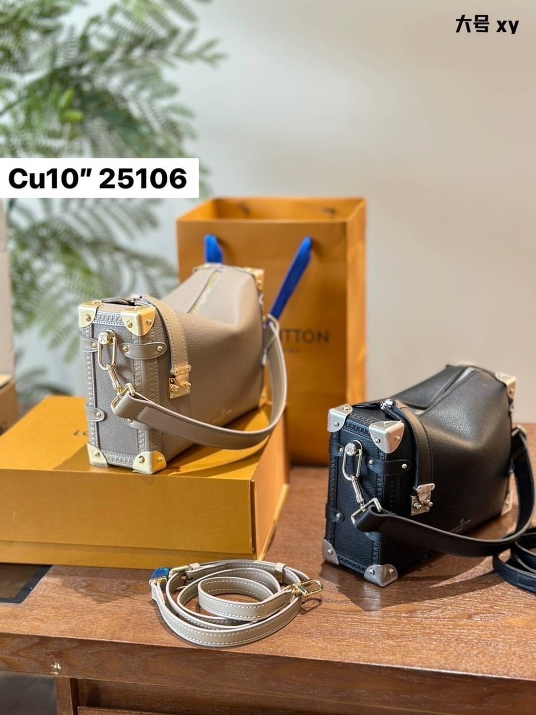 LV Side Trunk MM Leather Bag กระเป๋าสะพายทรงกล่องคลาสสิกทันสมัยมีสไตล์ รุ่นใหม่หนังเรียบสวยสุดไอคอนิก พร้อมตอบรับได้ทุกลุค ทุกสไตล์ -- [รับตัวแทนกระเป๋า]