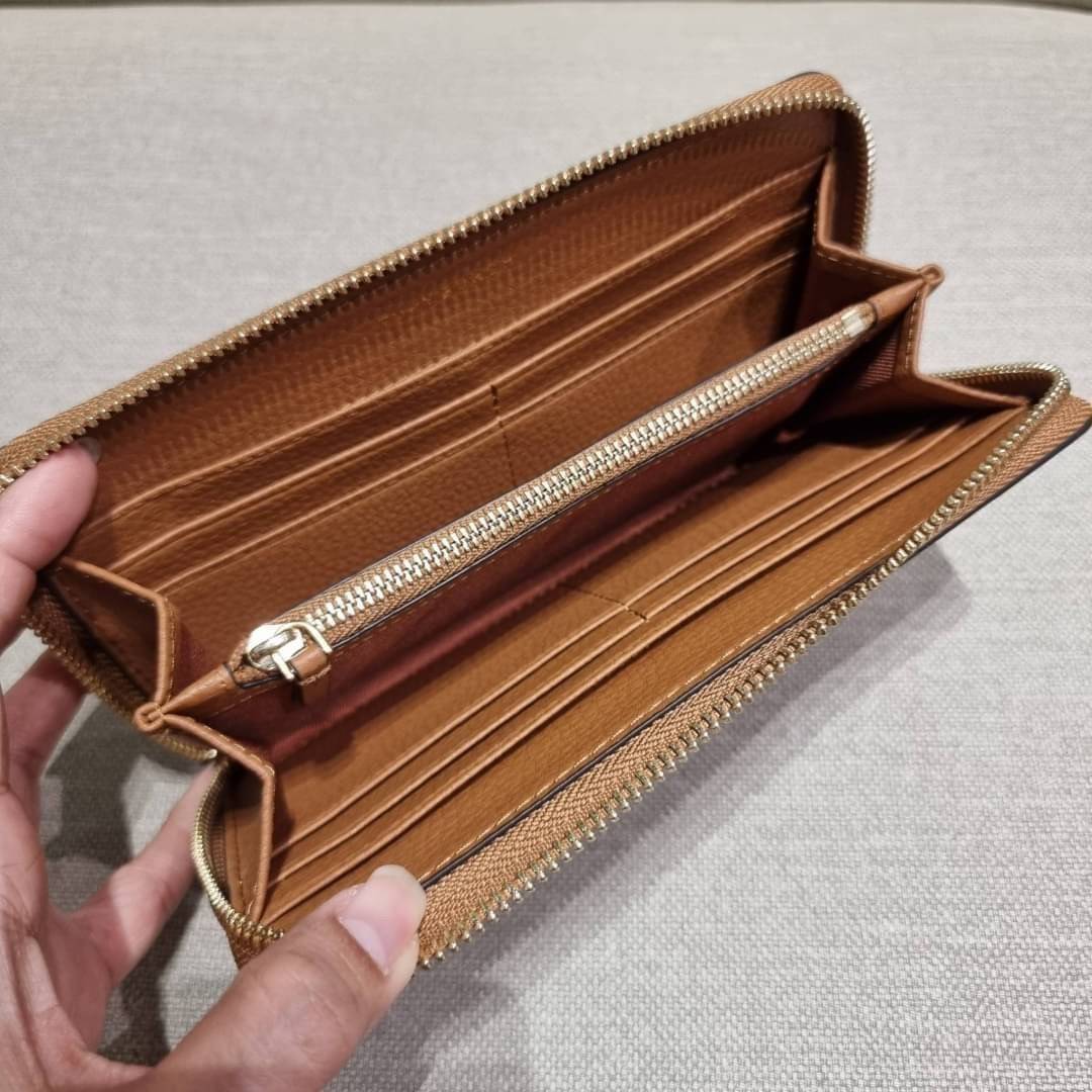 TORY BURCH MCGRAW ZIP CONTINENTAL WALLET กระเป๋าสตางค์ใบยาวรุ่นหายาก จัดเต็มสีสวยพร้อมส่ง ขนาดกำลังพอเหมาะ วัสดุหนังวัวสัมผัสดีมาก