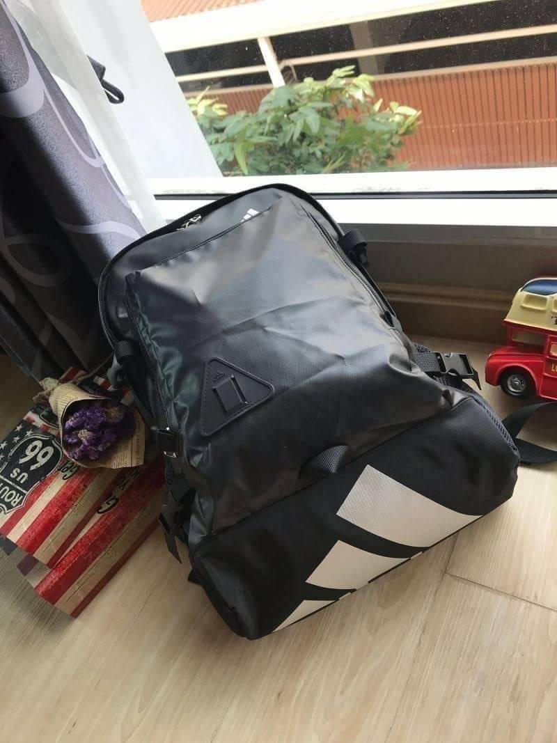 Adidas Adidas BTS BP1 [AZ8644] Backpack Black กระเป๋าเป้สะพายหลัง รูปทรงคลาสสิคคลาสสิกเรียบง่ายในแบบอาดิดาส รองรับทุกการใช้งานที่คต้องการ กระเป๋าสะพายหลังใบนี้ผลิตจากโพลีเอสเตอร์เบาและกันน้ำ ออกแบบให้จุได้เยอะและเก็บทรงไม่ให้ดูเทอะทะ ไม่ว่าจะเป็นหนังสือหร