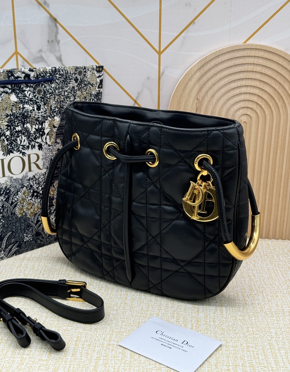 Medium DIOR Nolita Bag Black Macrocannage รุ่นใหม่ กระเป๋าสะพายทรงโท้ท งานหนังเต็มใบ สวยเรียบหรู ถือได้ สะพายยาวได้ เกรดออริ 1:1