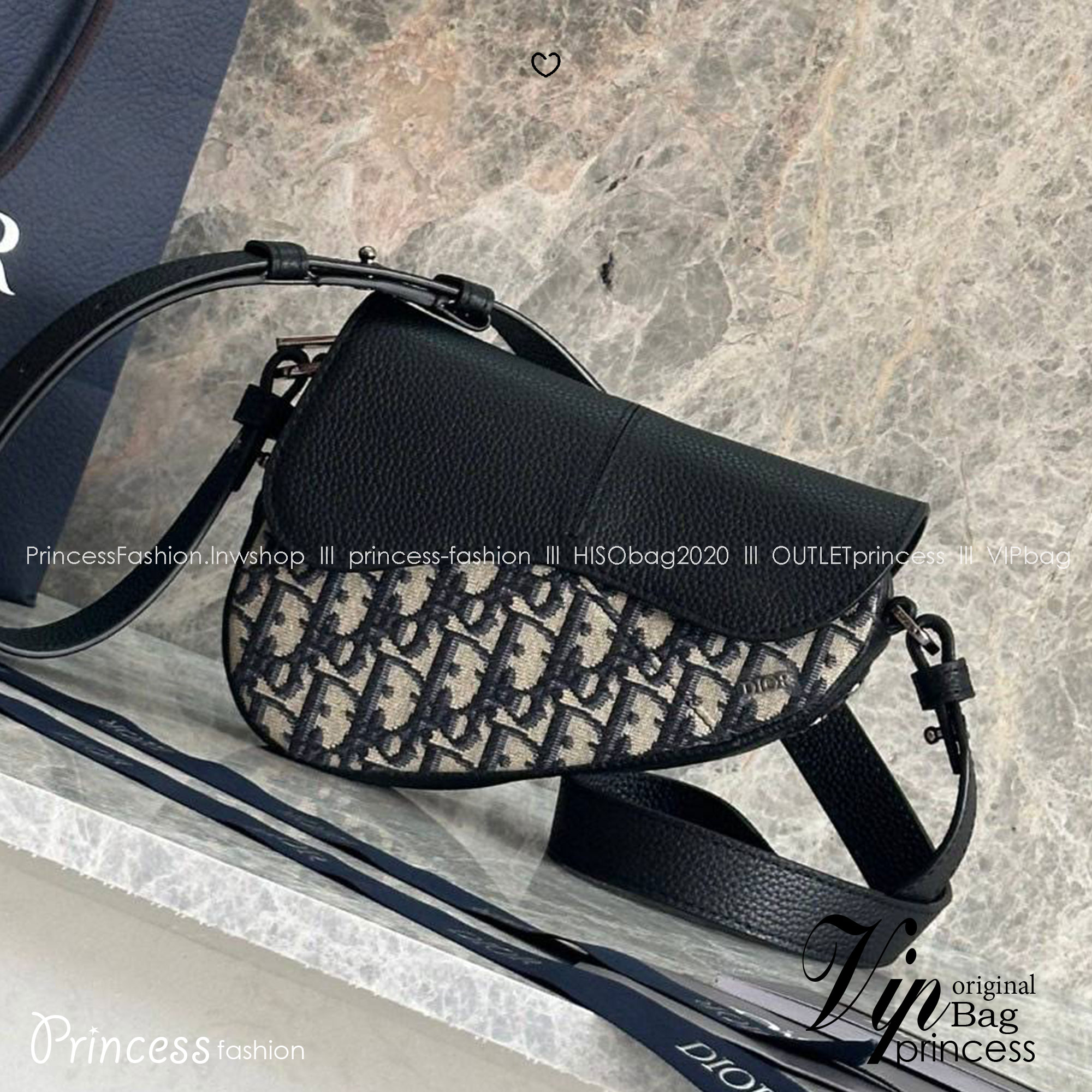 TOP ORI หนังแท้ | DIOR Mini Saddle Oblique jacquard Bag กระเป๋าสะพาย/คาดอกดีไซน์ไอคอนิกด้วยรูปทรงที่ทันสมัย รังสรรค์ขึ้นจากผ้าแจ็กการ์ดลาย สีเบจและสีดำ โดดเด่นด้วยฝาพับแม่เหล็กที่ทำจากหนังแท้ลายเกรนสีดํา เอกลักษณ์ของความหรู ไฮคลาสอย่างลงตัว