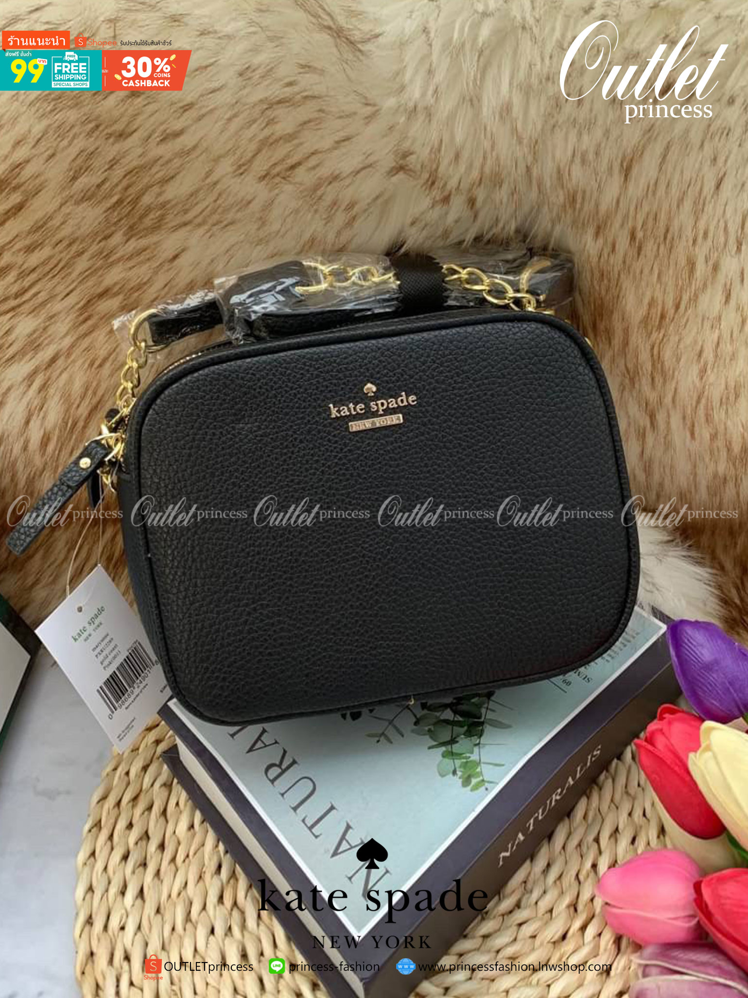 ของแท้ 💯% Kate spade New York mini shoulder bag กระเป๋าสะพายหนังนิ่ม สวยอยู่ทรง ด้านหน้าประดับโลโก้แบรนด์ อะไหล่ทอง น้ำหนักเบา มี2ช่องซิป แยกเป็นสัดส่วน ภายในมีช่องซิป 1 ช่อง และช่องใส่ของจุกจิก 1ช่อง จุของได้เยอะ สายสะพายปรับระดับได้ค่ะ