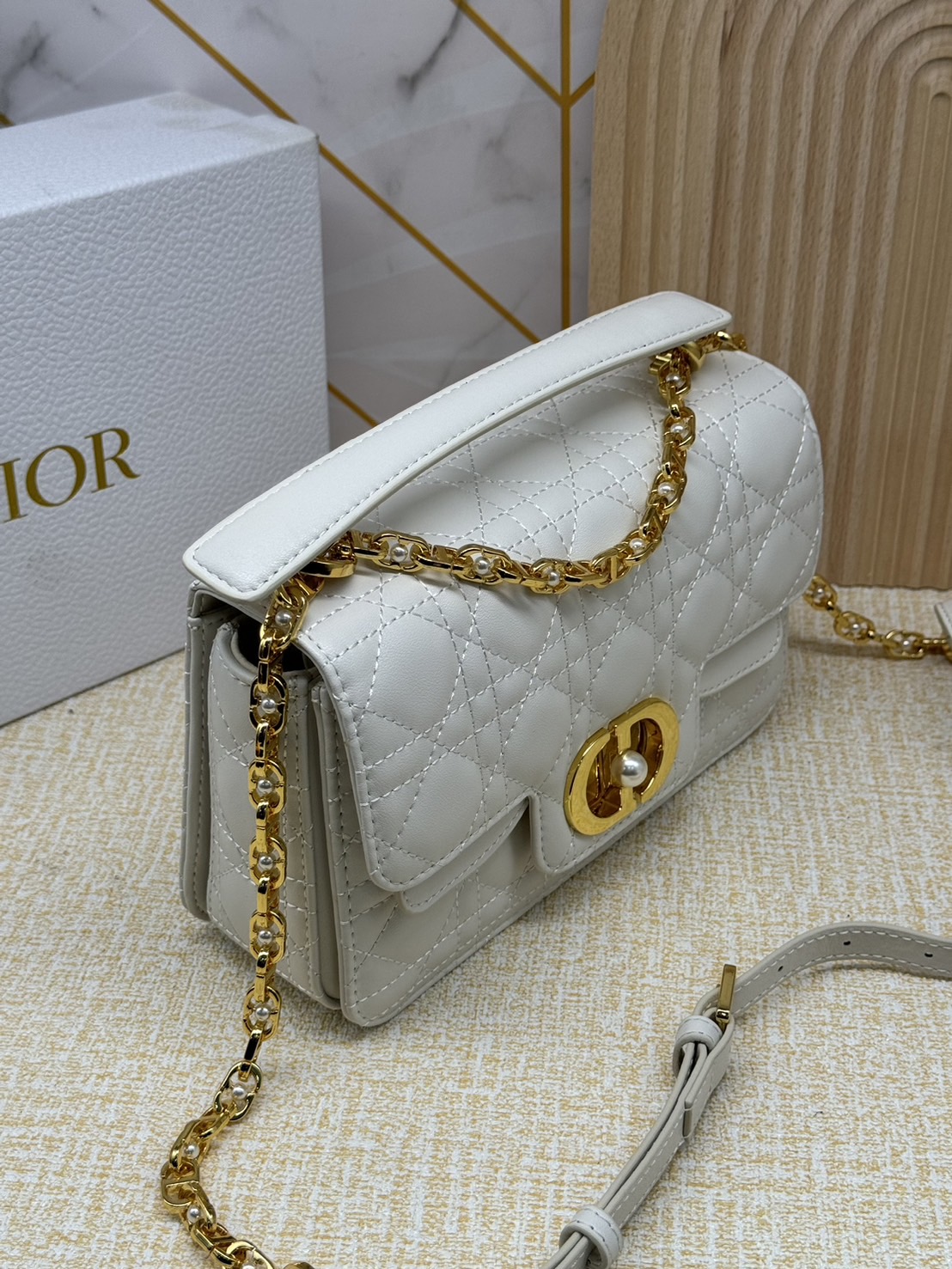 SMALL DIOR JOLIE TOP HANDLE BAG กระเป๋าสะพายดิ-ออร์ รุ่นใหม่ งานหนังสวย เกรดออริจินอล สลับแท้ ใช้งานต่างประเทศได้ งานสวยตามรูป ภาพถ่ายจากงานขายจริง
