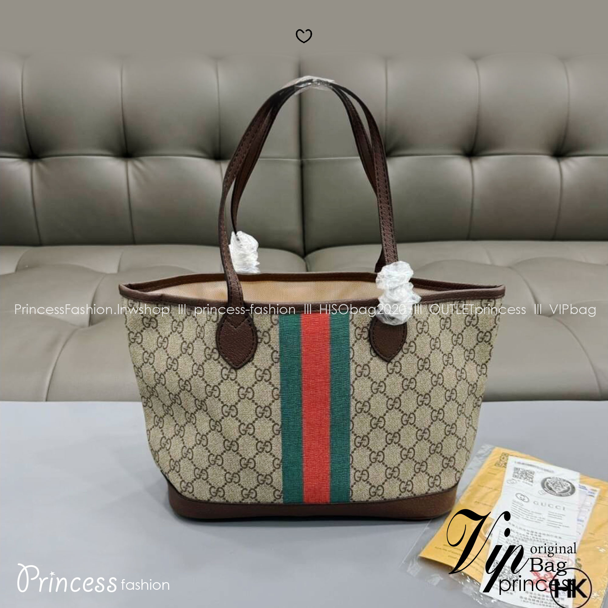 GUCCI Ophidia Small Tote Bag กระเป๋าทรงโท้ทขนาดกำลังสวย ใช้งานง่าย โดดเด่นด้วยลายคาดสีเขียวแดงเป็นเอกลักษณ์แบรนด์ สวยเรียบหรู คลาสสิคไม่มีเบื่อ ภายในโล่งกว้าง ใช้สะพายเป็น everyday bag เหมาะมากๆ