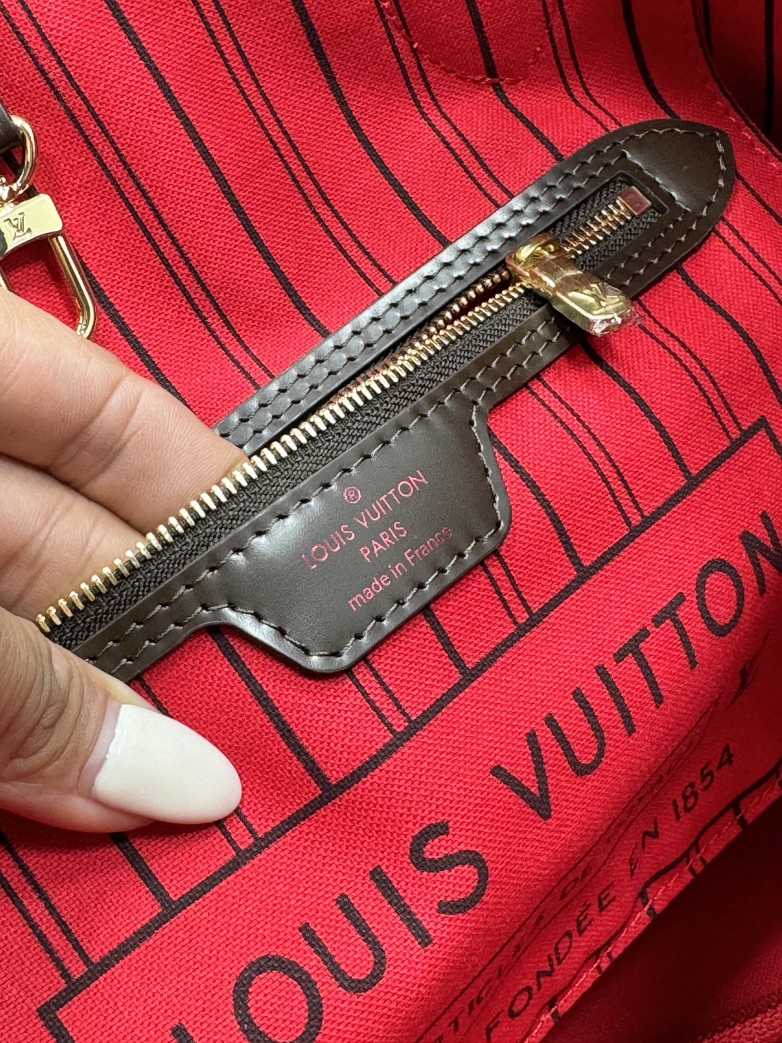 TOP ORI หนังแท้ | LV Neverfull PM bag Monogram Canvas กระเป๋าสะพายทรงโท้ท PM ดีไซน์คลาสสิกเหนือกาลเวลาเข้ากับดีเทลที่สืบทอดมายาวนาน Monogram แคนวาสแต่งขอบหนัง ดีไซน์พื้นที่ด้านในกว้างทว่าดูเพรียวบาง