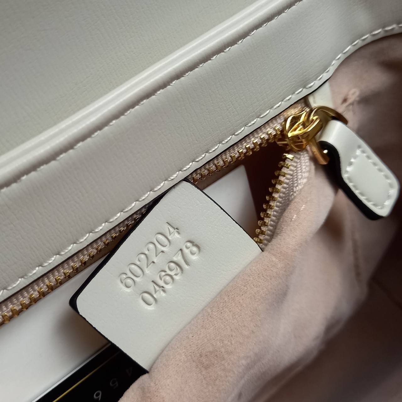 GUCCI HORSEBIT 1995 BAG / GG Supreme Shoulder 10" รุ่นฮิต คลาสสิค หรูหรา ใช้แล้วดูดีมีเสน่ห์ขึ้นทันที สายยาวคล้องบ่าได้ ปรับยาวคลอสบอดี้ได้