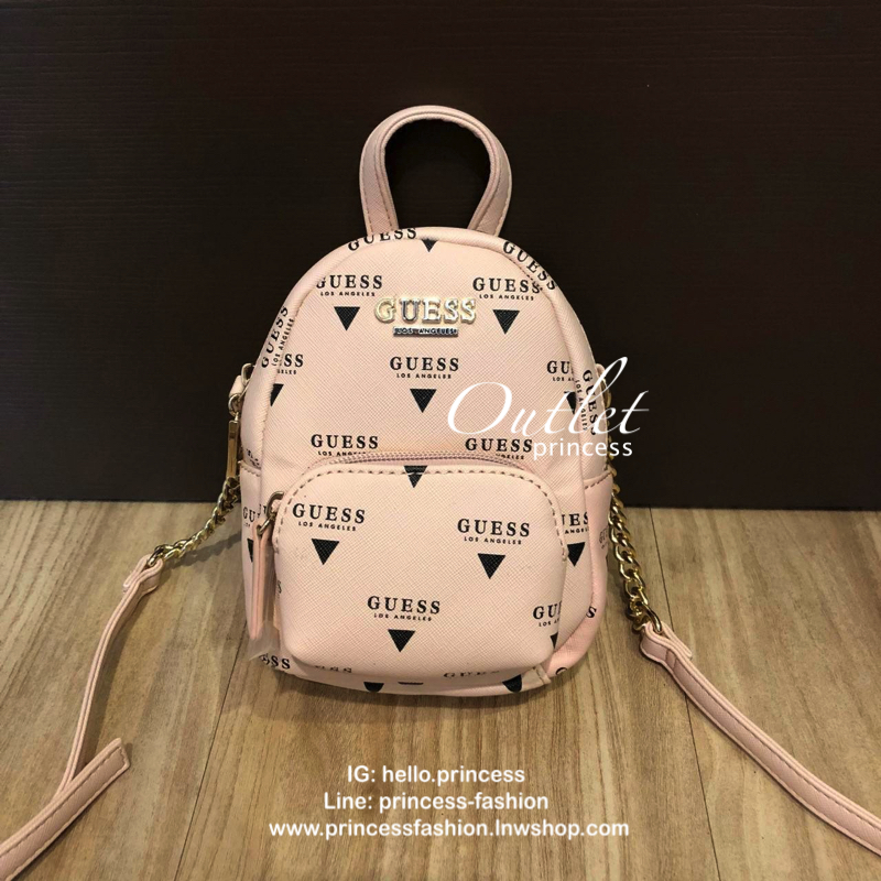 GUESS Factory Women's Evan Mini Crossbody กระเป๋าสะพายใบเล็กสุดน่ารักจาก guess มาแล้วค่า ไอเท็มสุดน่ารัก วัสดุทำจาก pu สกรีนลาย เย็บลายตาราง และ ปั้มลายซิกเนเจอร์ สุดน่ารัก ด้านหน้ามีโลโก้ มีพวงกุญแจสวยเก๋ สายสะพายมีสายโซ่สลับหนังปรับได้ 5 ระดับ ด้าน
