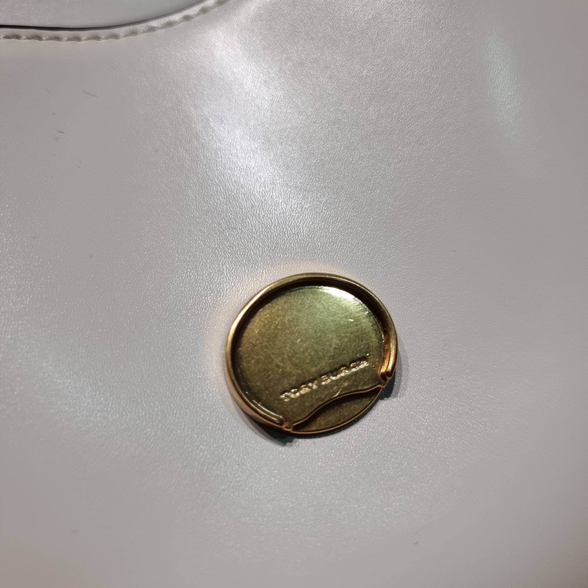 TORY BURCH ROBINSON SPAZZOLATO CONVERTIBLE SHOULDER BAG คอลเลคชั่นใหม่ สวยก่อนใคร ในราคาสุดคุ้ม! กับกระเป๋าสะพายไหล่ ดีไซน์สุดหรู หนังแก้วเงาสวยคม สีผู้ดี รูปทรงใช้งานได้ทุกลุค