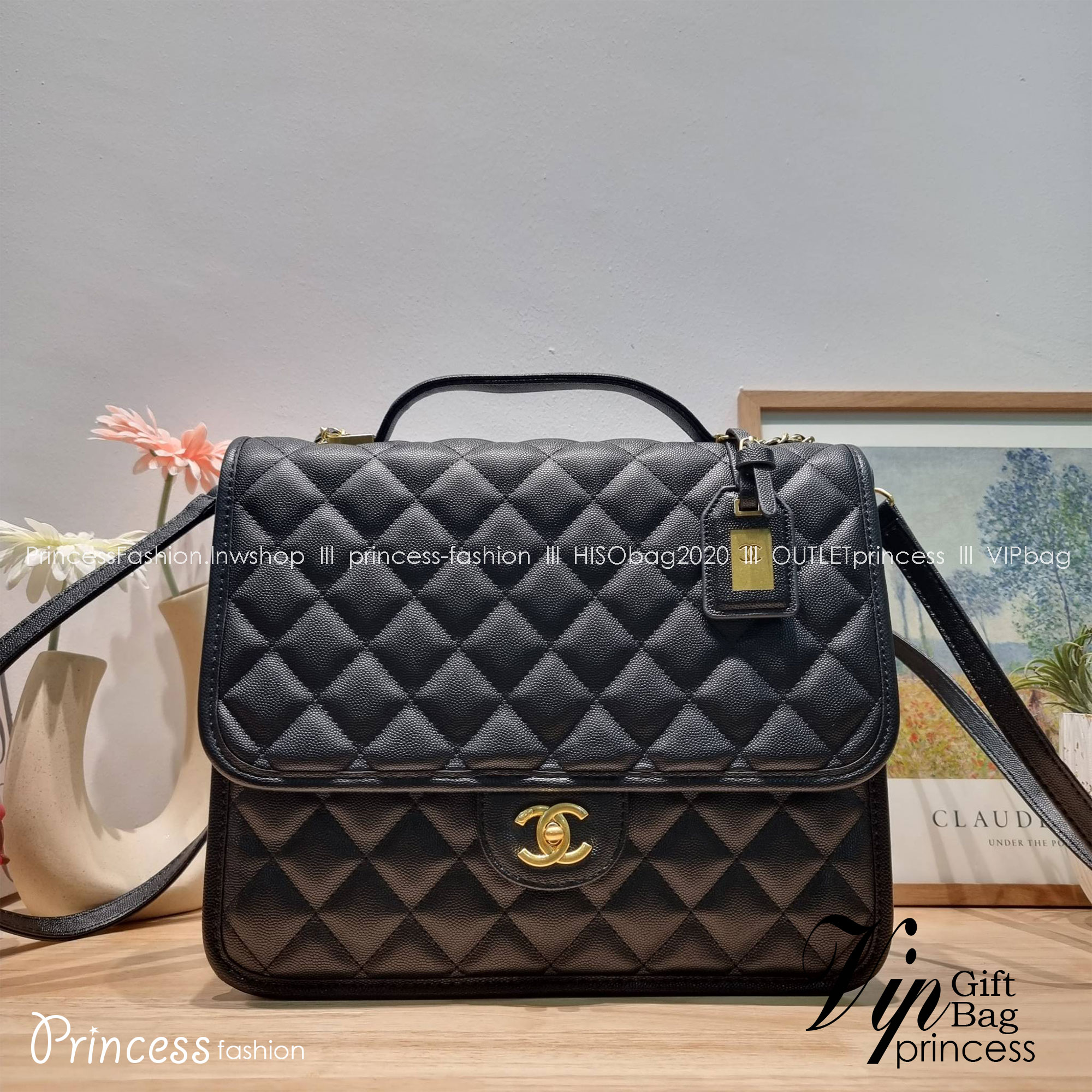 Chanel 22k backpack ที่สุดของไอเท็มที่ตัวแม่ยังต้องมี กับกระเป๋าสะพายทรงเป้ ดีไซน์สุดชิค รูปทรงสวยเป็นเอกลักษณ์ ใบใหญ่จุของคุ้ม สะพายออกทริปไปเที่ยวได้สบายๆ วัสดุหนังลายคาเวียร์ ผิวสัมผัสดี