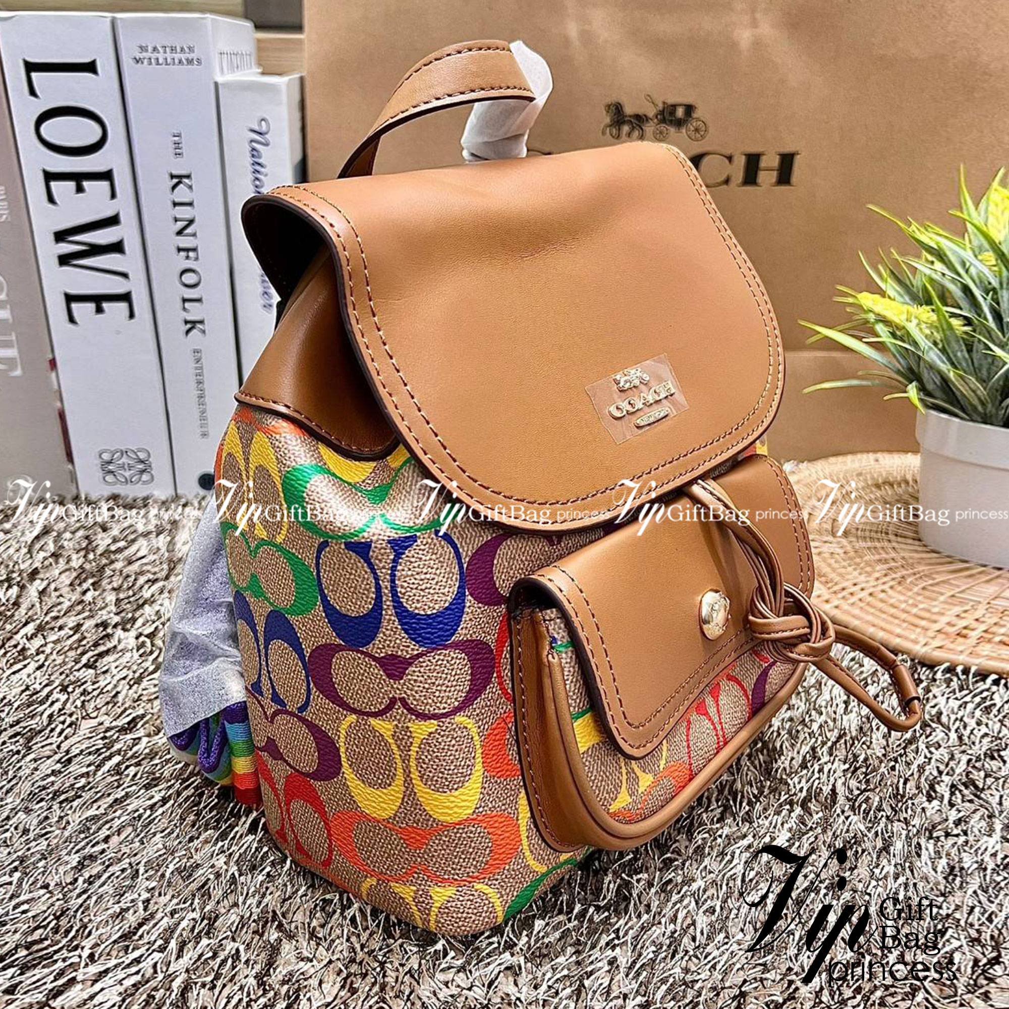 COACH PENNNIE BACKPACK IN RAINBOW SIGNATURE ((C4097)) สวยจึ้งมากแม่ ห้ามพลาด ต้องมีค่ะ! พร้อมส่งค่ะ ล่าสุด กับกระเป๋าสะพายหลังมีหูหิ้ว หนังแท้นิ่มอย่างดี ลายCทั้งใบแบบสีรุ้งสดใสมาเลย สวยมากๆค่ะ