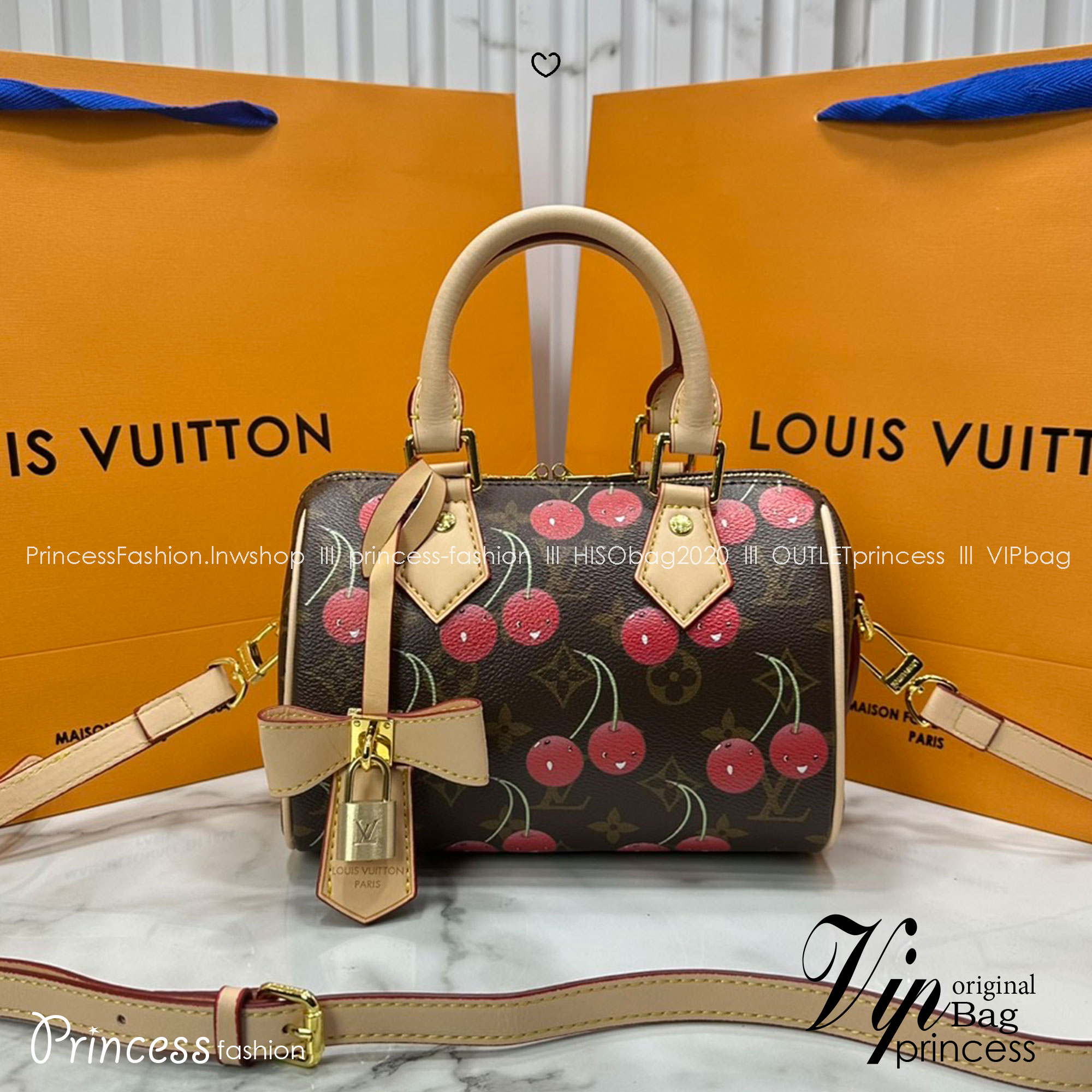 ORI หนังแท้ | 🍒 LV × TM Speedy Bandouliere 20 Bag Cherry Monogram กระเป๋าสะพายทรงหมอนใบเล็ก ดีไซน์สุดเก๋ไก๋ ด้วยลวดลายเชอร์รี่สีสันสดใสและน่ารักปรับลุคให้มีชีวิตชีวา คอลใหม่สุดเอ็กซ์คลูซีฟ