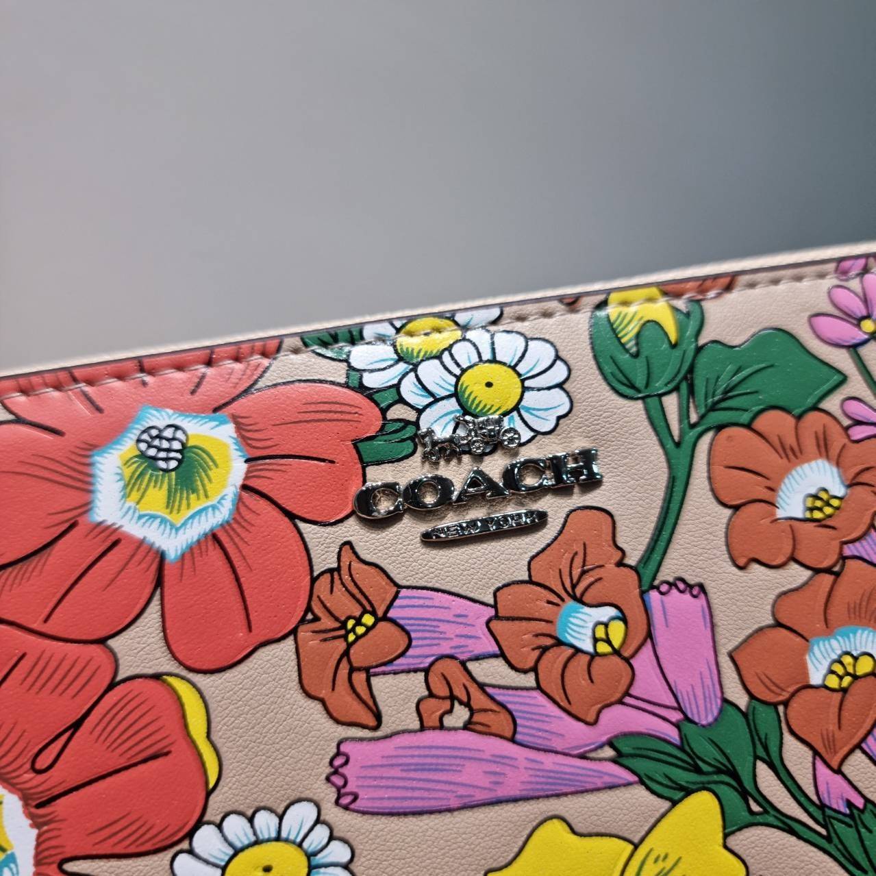 COACH LONG ZIP AROUND WALLET WITH FLORAL PRINT CJ373 / CR930 กระเป๋าสตางค์ใบยาวลายดอกไม้สดใส เกรดท็อปออริ เกรดดีสุด สลับแท้ 1:1 ใช้ต่างประเทศได้