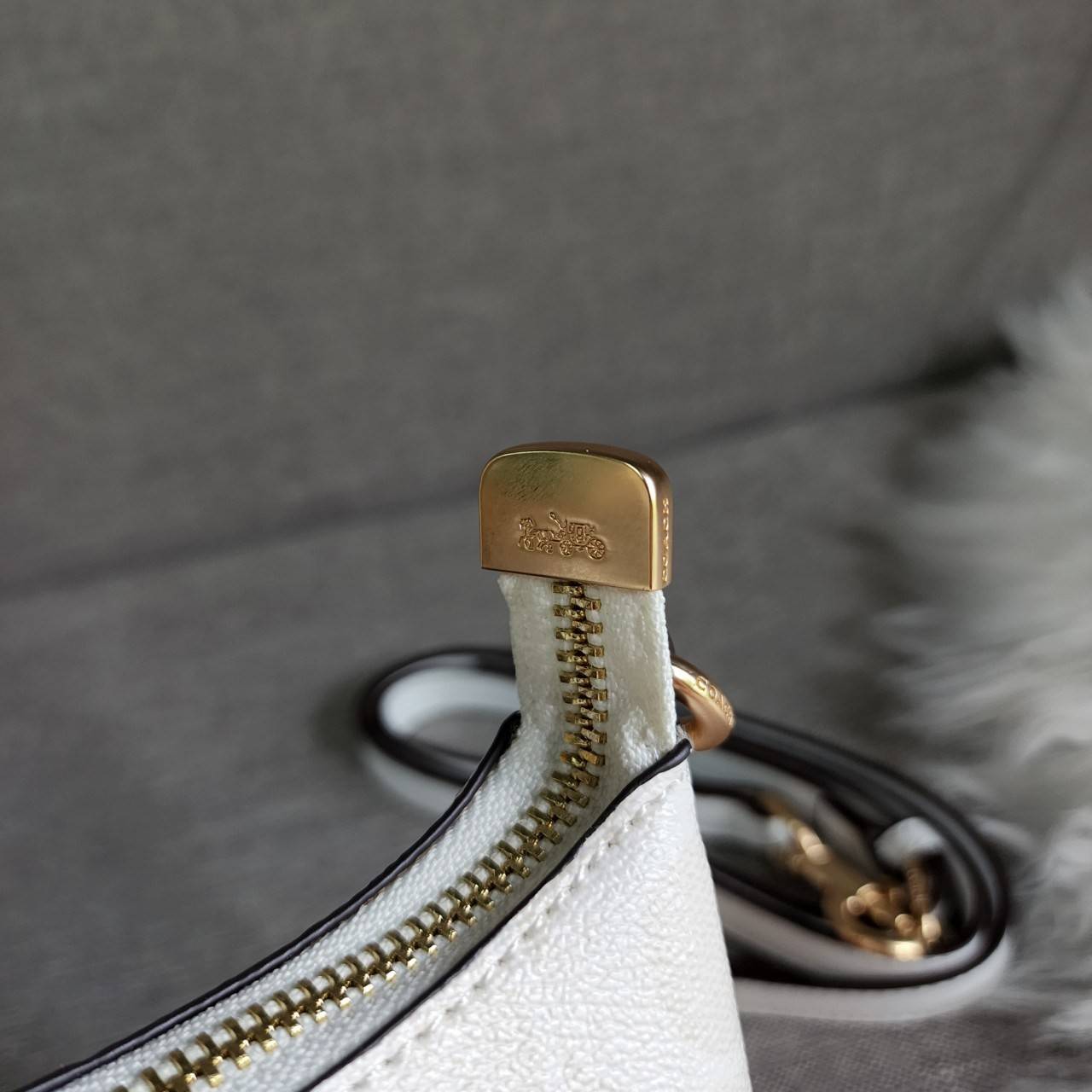 พร้อมส่งครบสี สวยทุกสีเลยค่า😘 ((CA173//CA209//CA548)) COACH TERI SHOULDER BAG 🔹กระเป๋าทรงพอช ในรูปแบบหนังแท้ หนังนิ่มสวยมากค่ะ